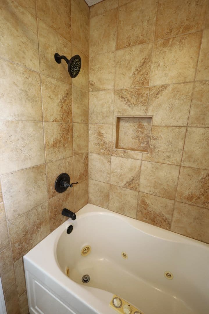 Valdosta House: 4116 Hamilton Circle