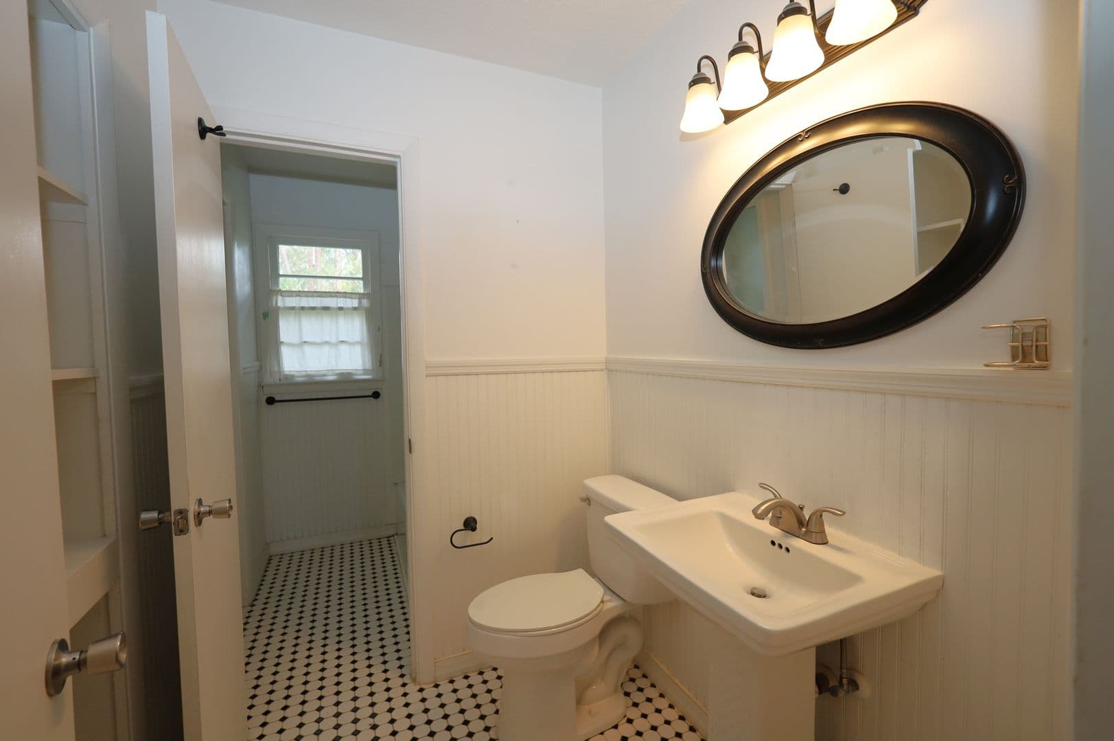 Hahira House: 609 East Stanfill Street***