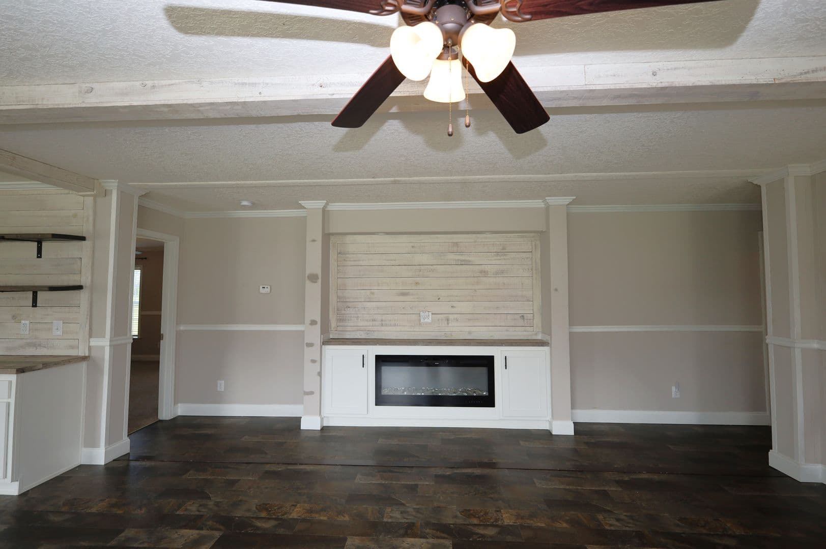 Naylor House: 596 S Hwy 135