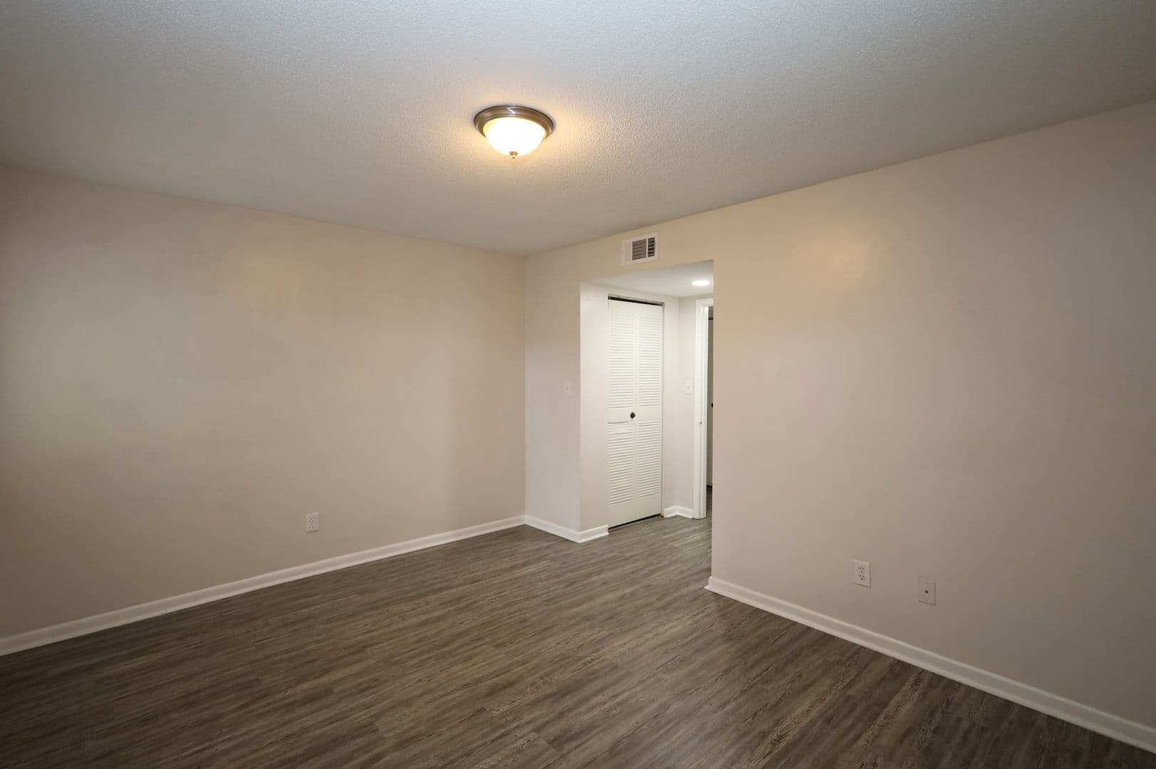 Valdosta Apartment: 407 Pendleton Place