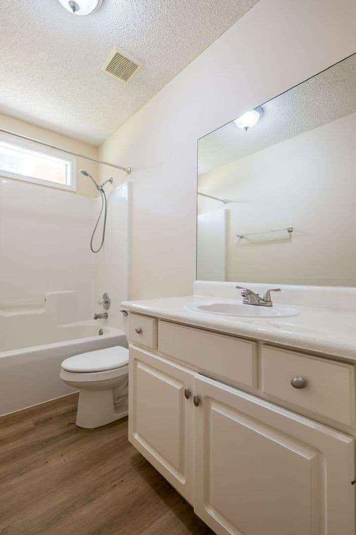 Ray City House: 156 Beaver St