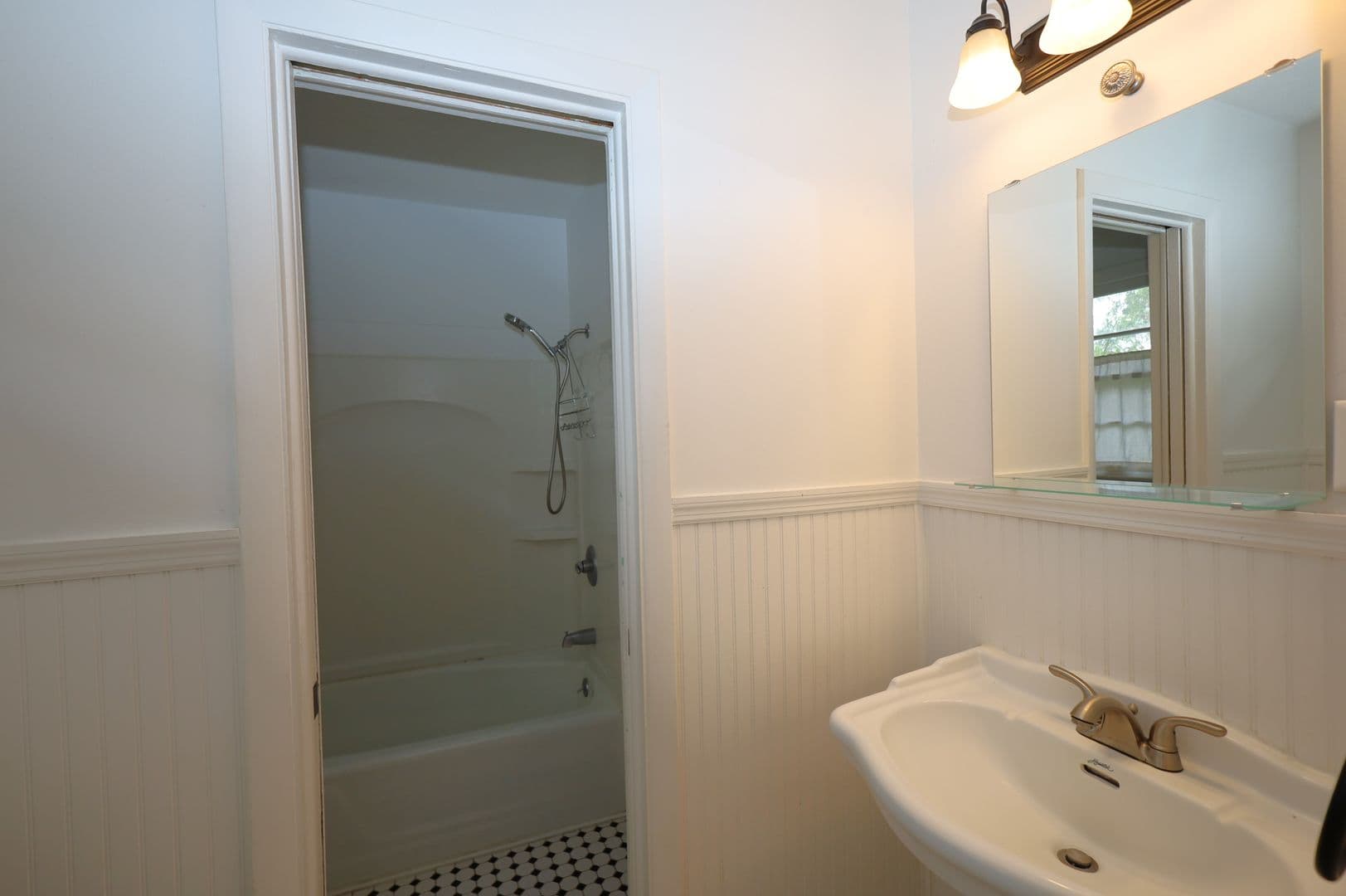 Hahira House: 609 East Stanfill Street***