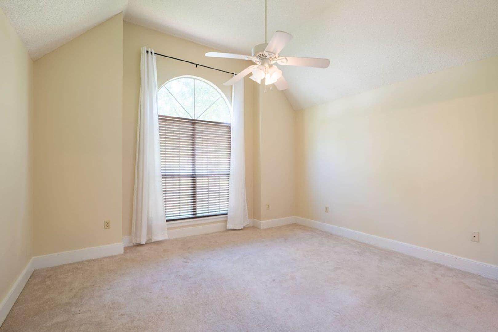 Ray City House: 156 Beaver St