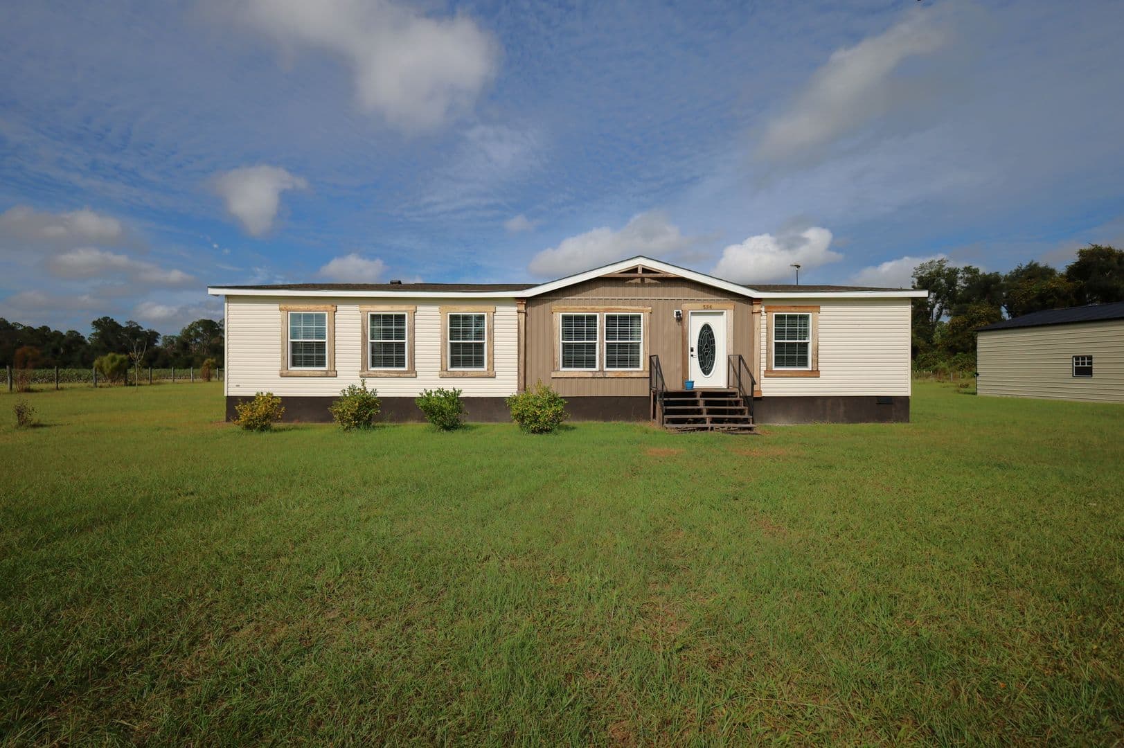Naylor House: 596 S Hwy 135