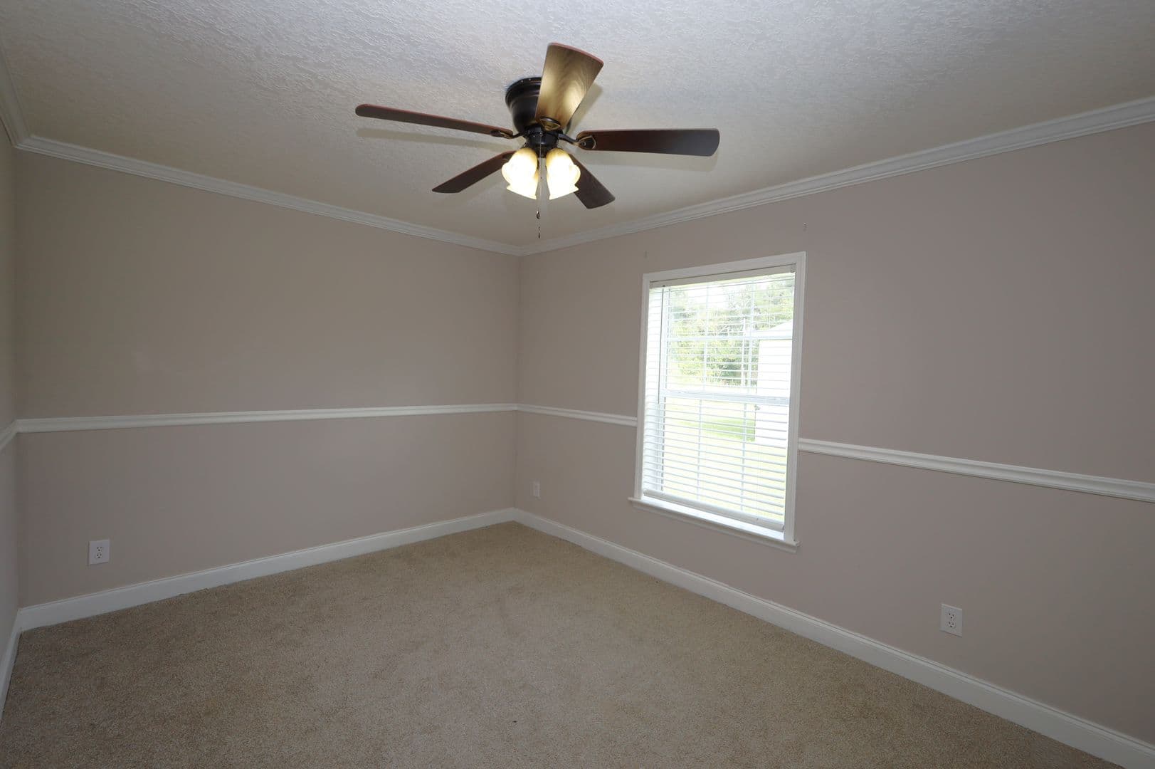 Naylor House: 596 S Hwy 135