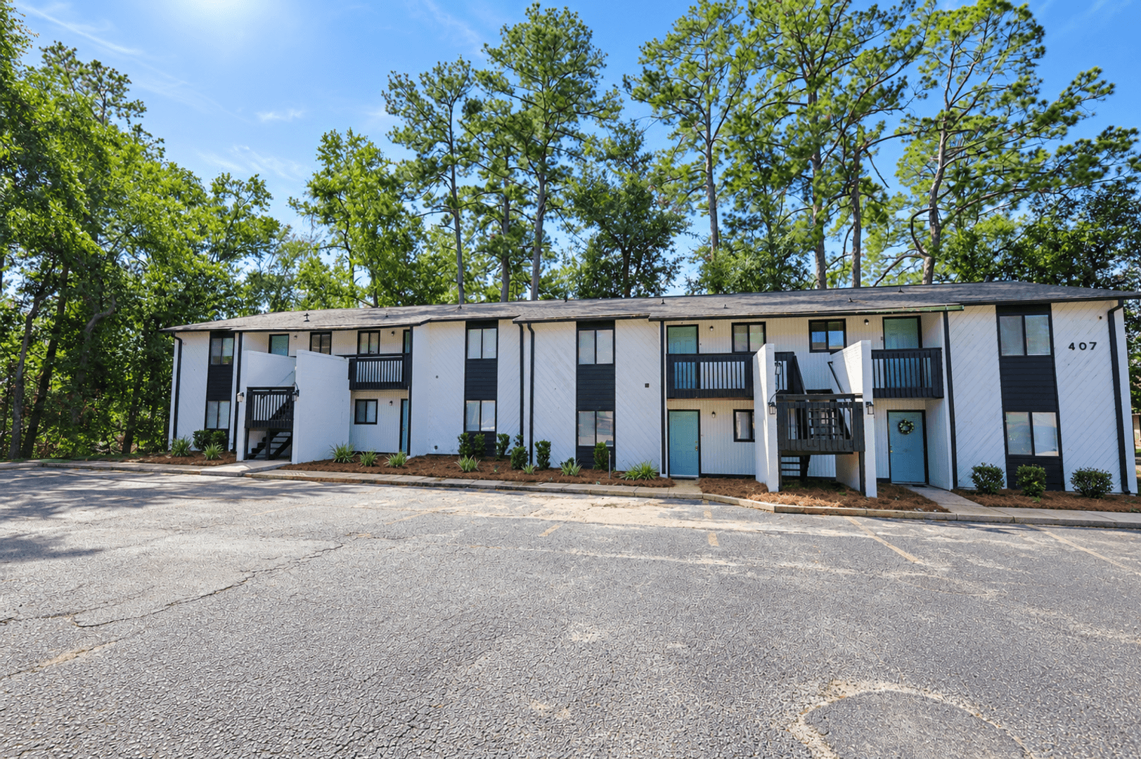 Valdosta Apartment: 407 Pendleton Place