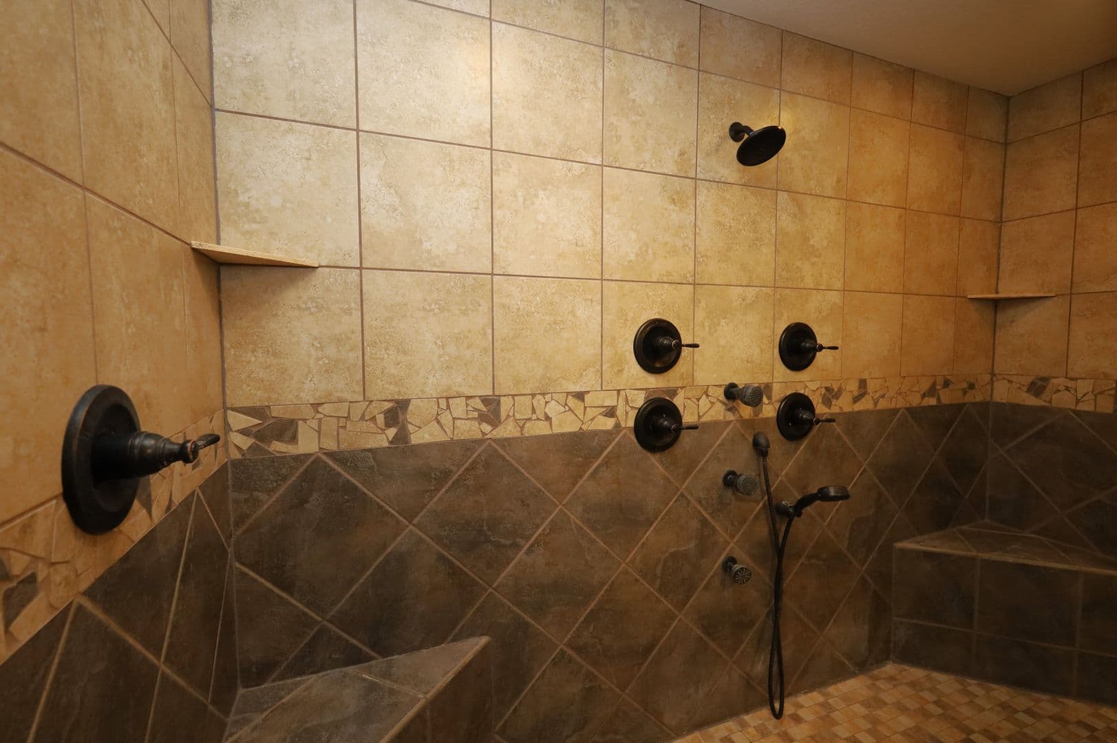 Lakeland House: 124 Mill Pond Pl