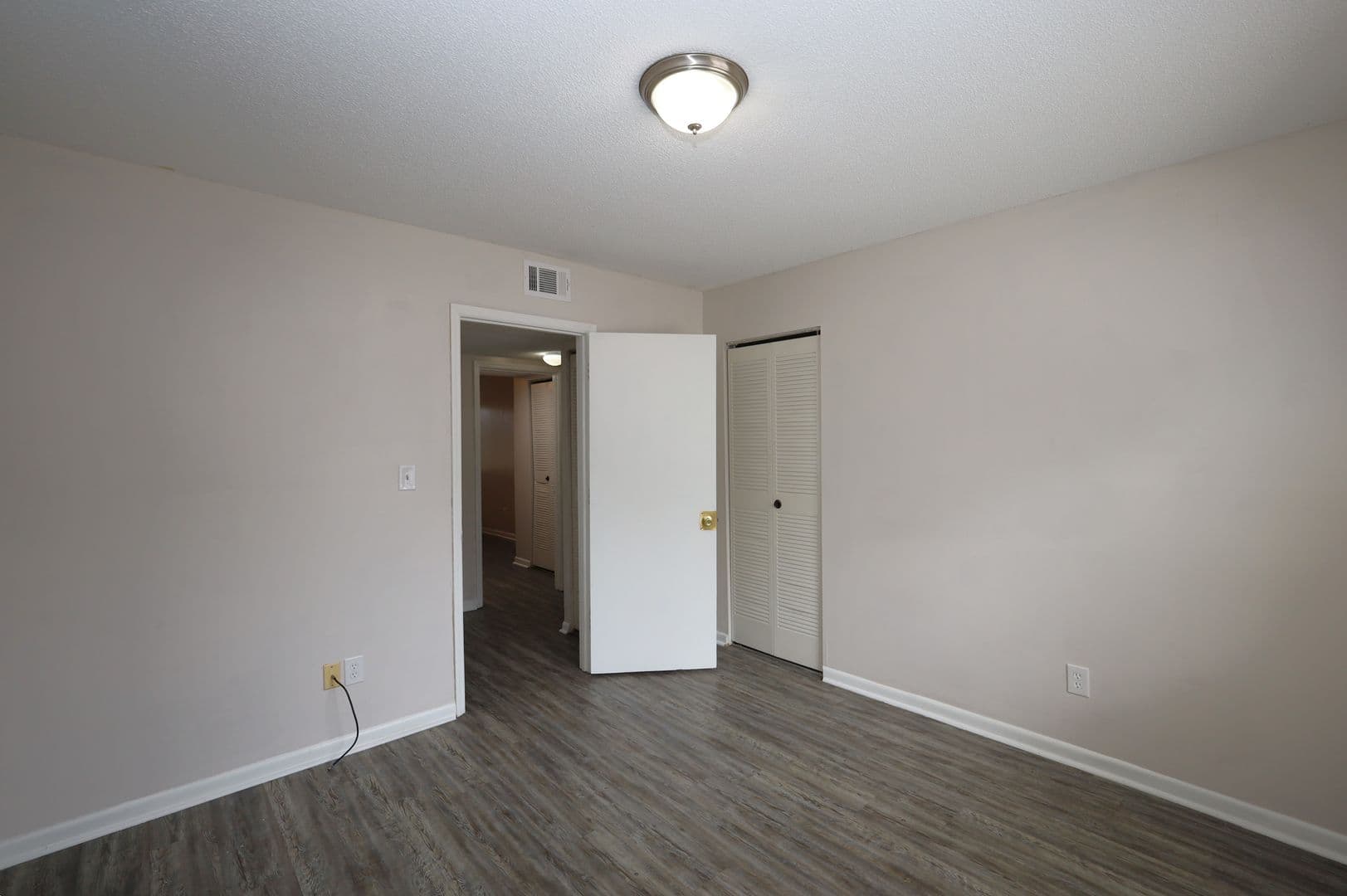 Valdosta Apartment: 407 Pendleton Place