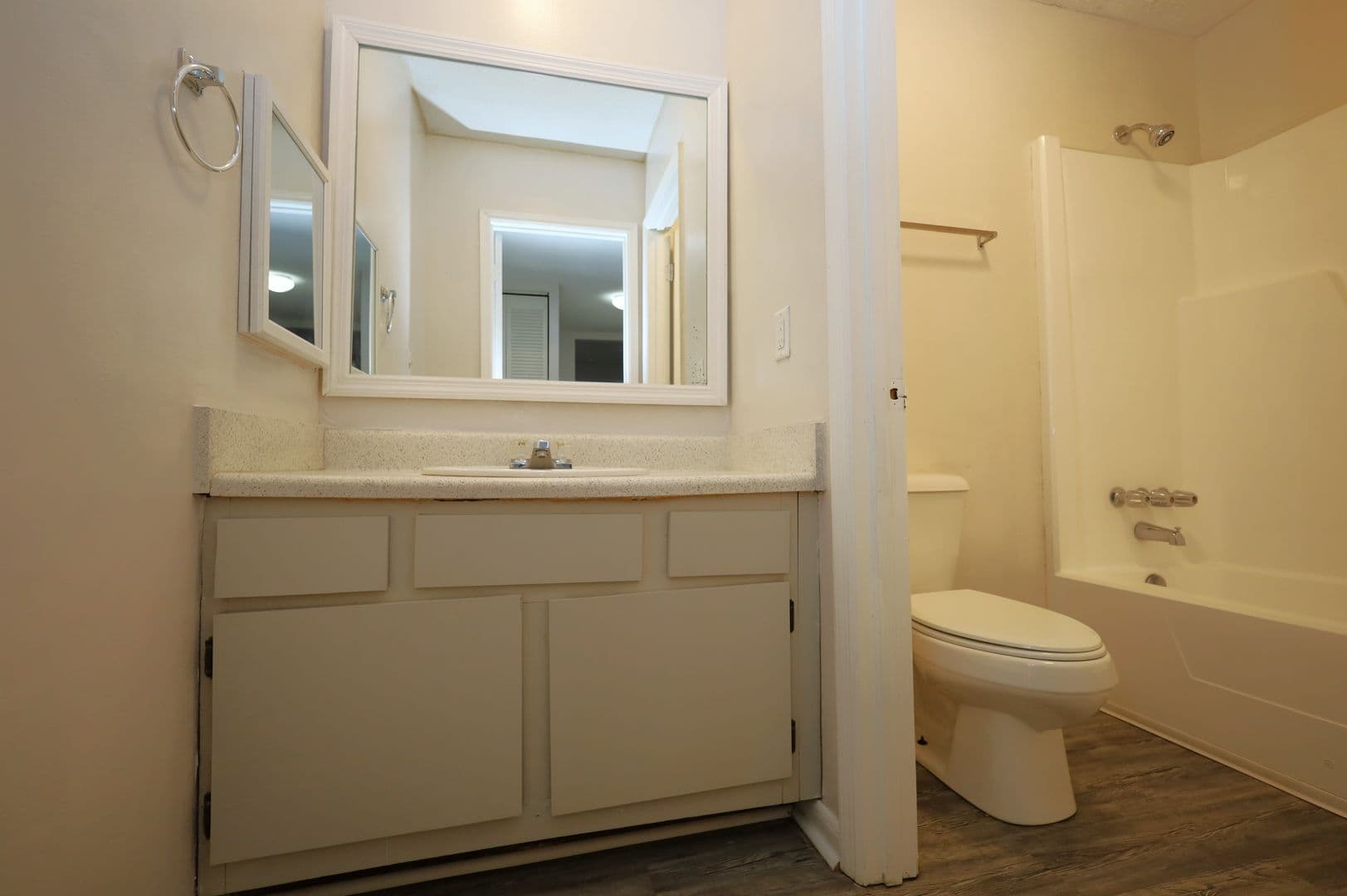 Valdosta Apartment: 407 Pendleton Place