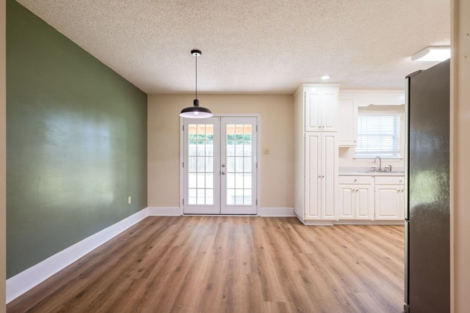 Ray City House: 156 Beaver St