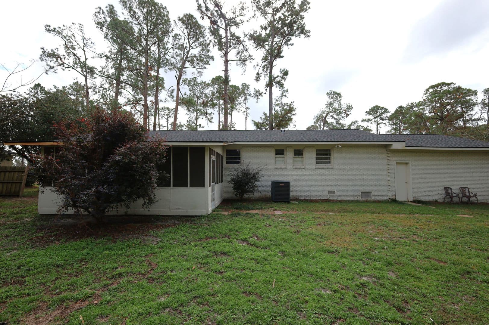 Hahira House: 609 East Stanfill Street***