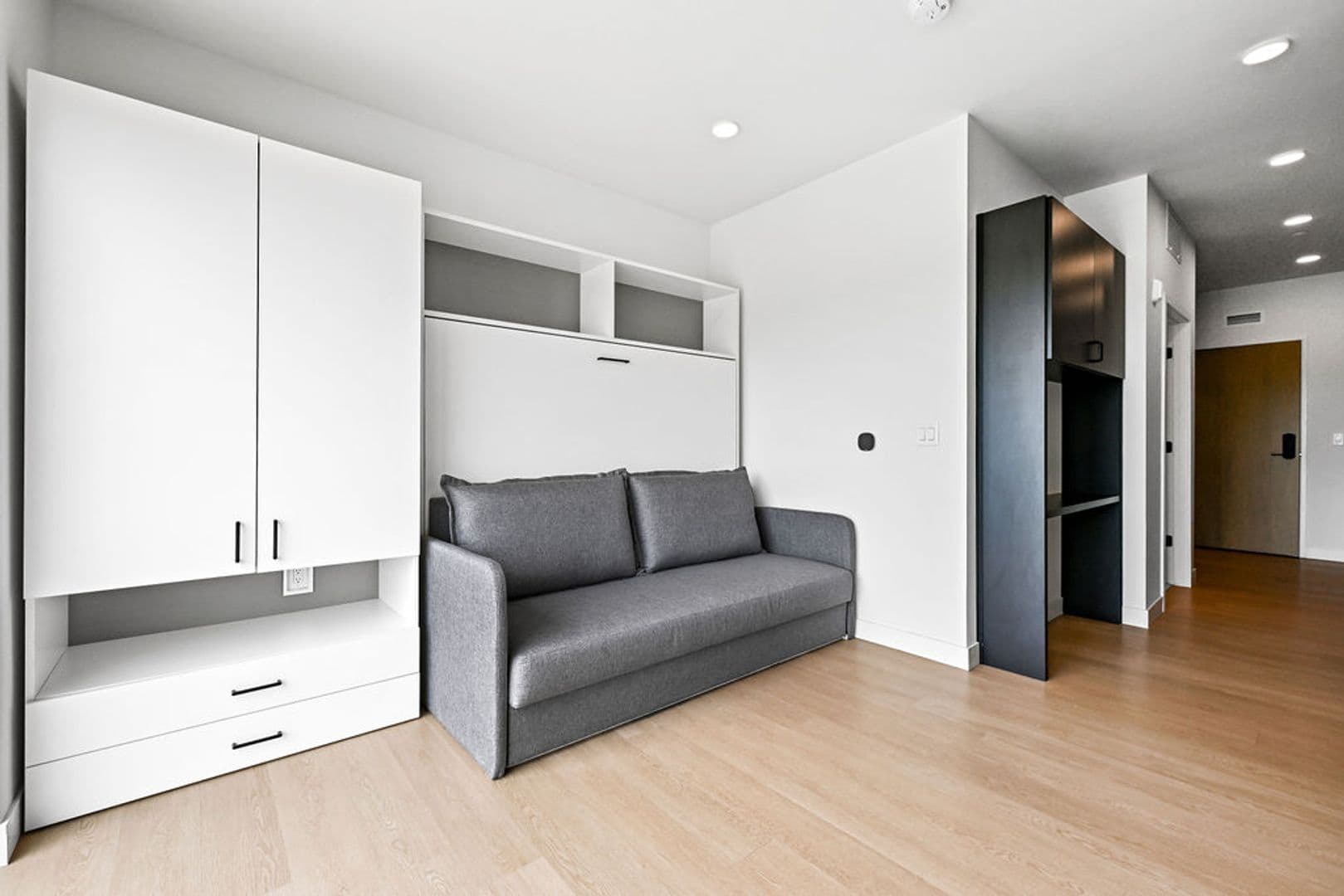 Oshkosh Apartment: 417 Marion Road
