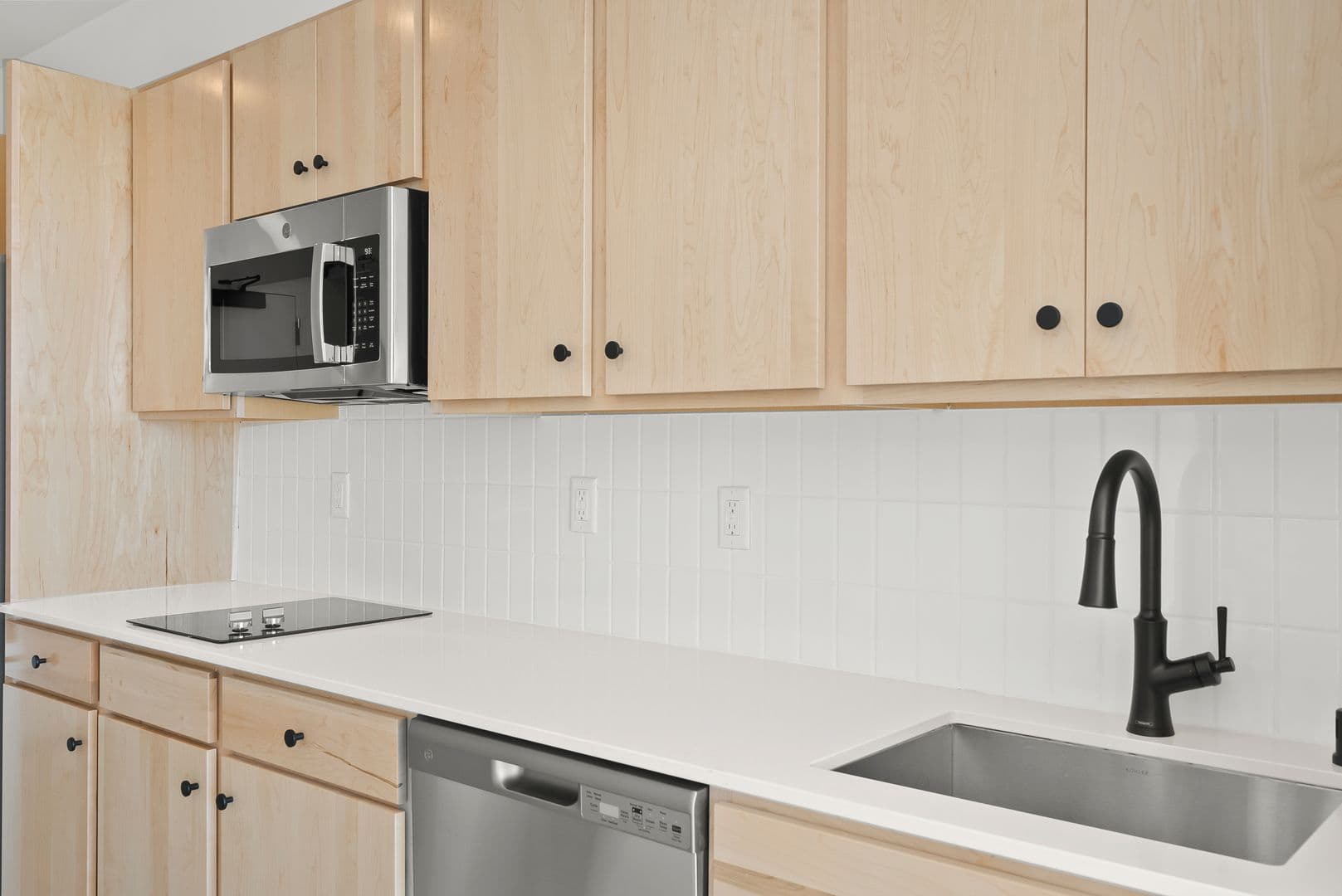 Ashwaubenon Apartment: 686 Mike McCarthy Way