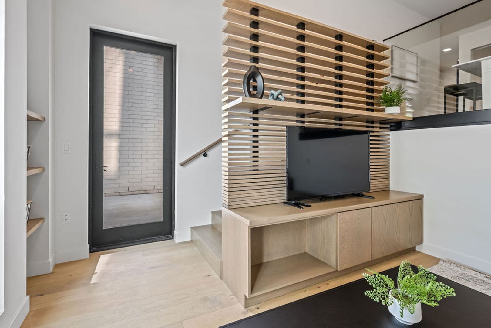 Oshkosh Apartment: 417 Marion Road