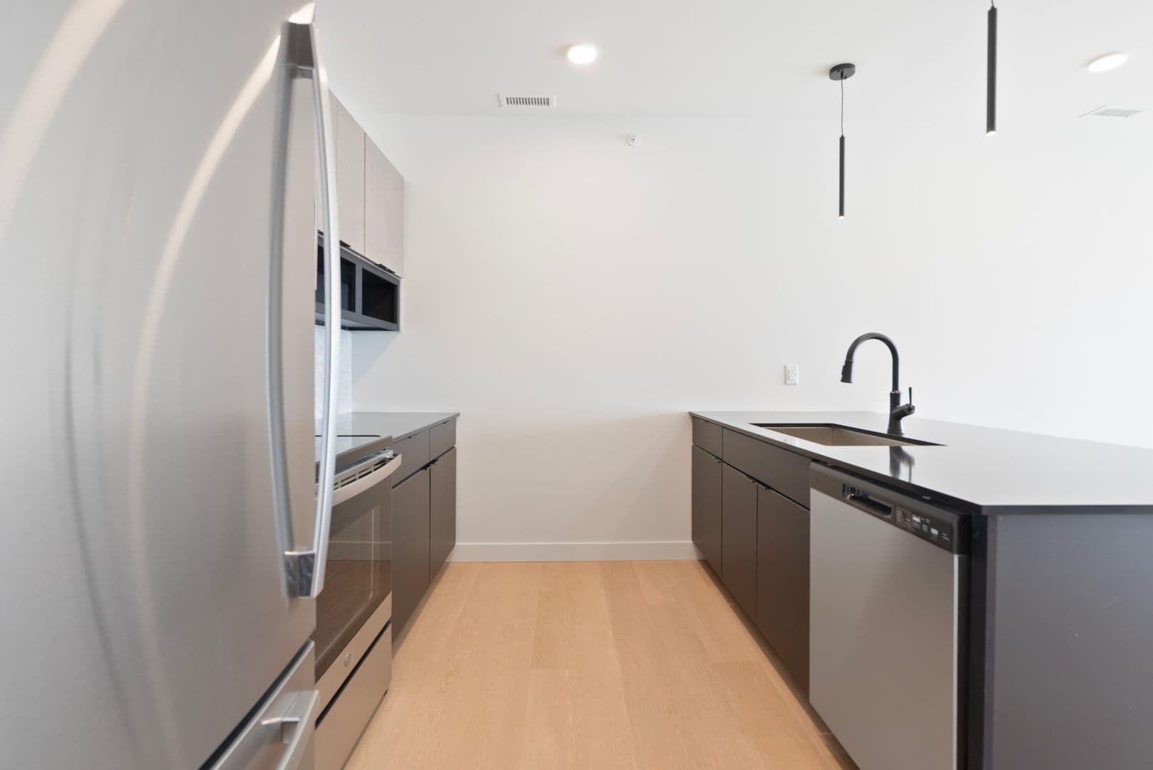Oshkosh Apartment: 417 Marion Road