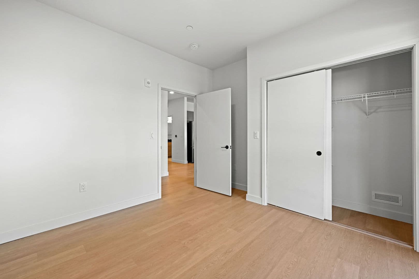 Oshkosh Apartment: 417 Marion Road