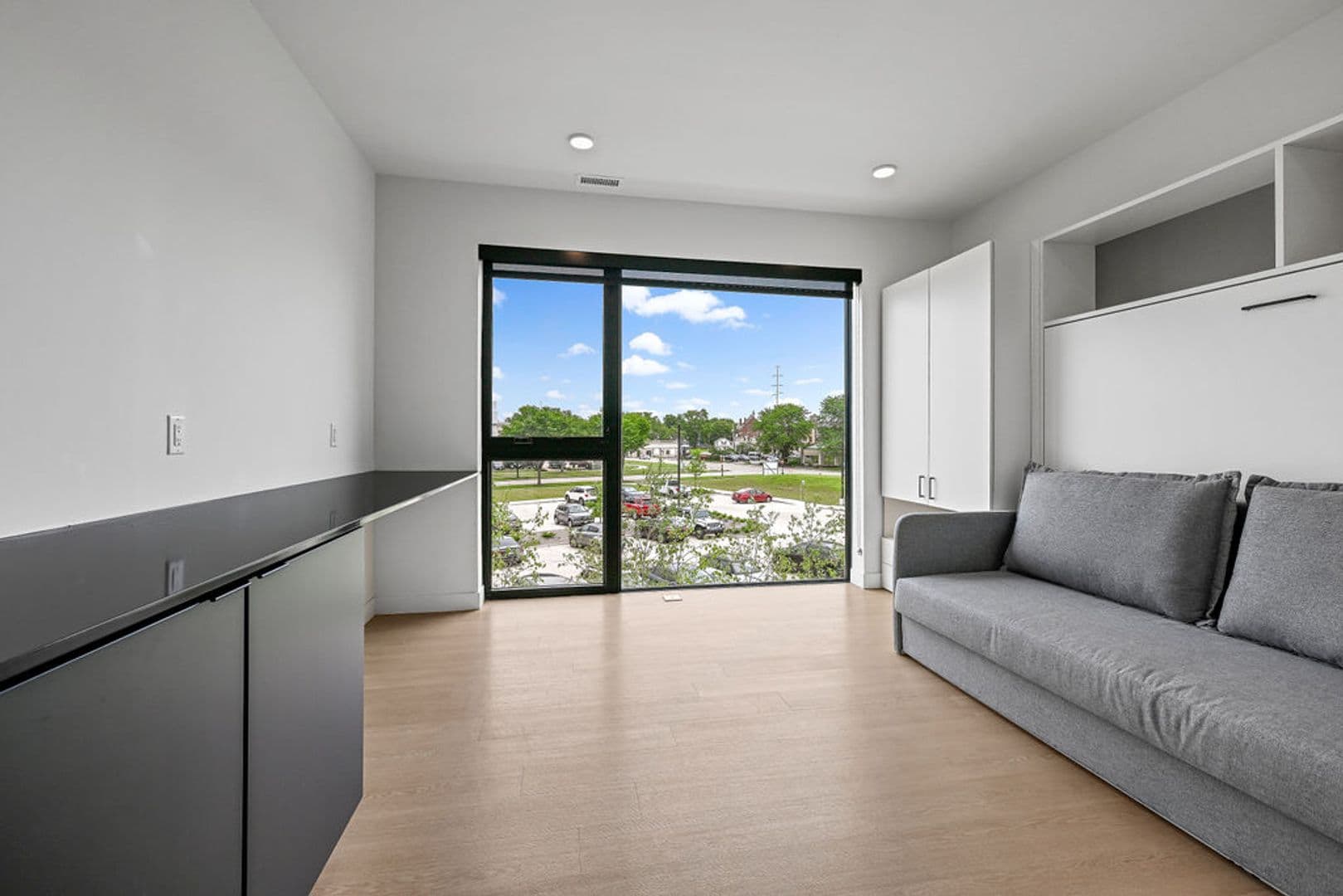 Oshkosh Apartment: 417 Marion Road