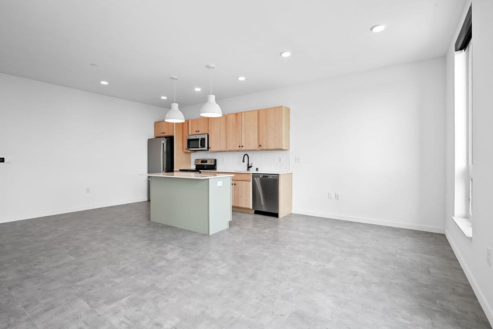 Ashwaubenon Apartment: 686 Mike McCarthy Way