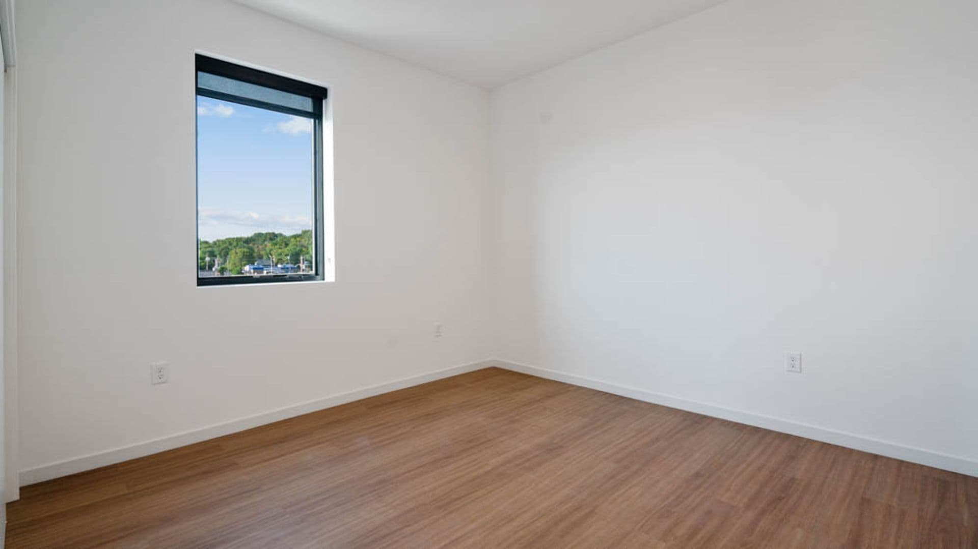 Eau Claire Apartment: 100 N Farwell Street