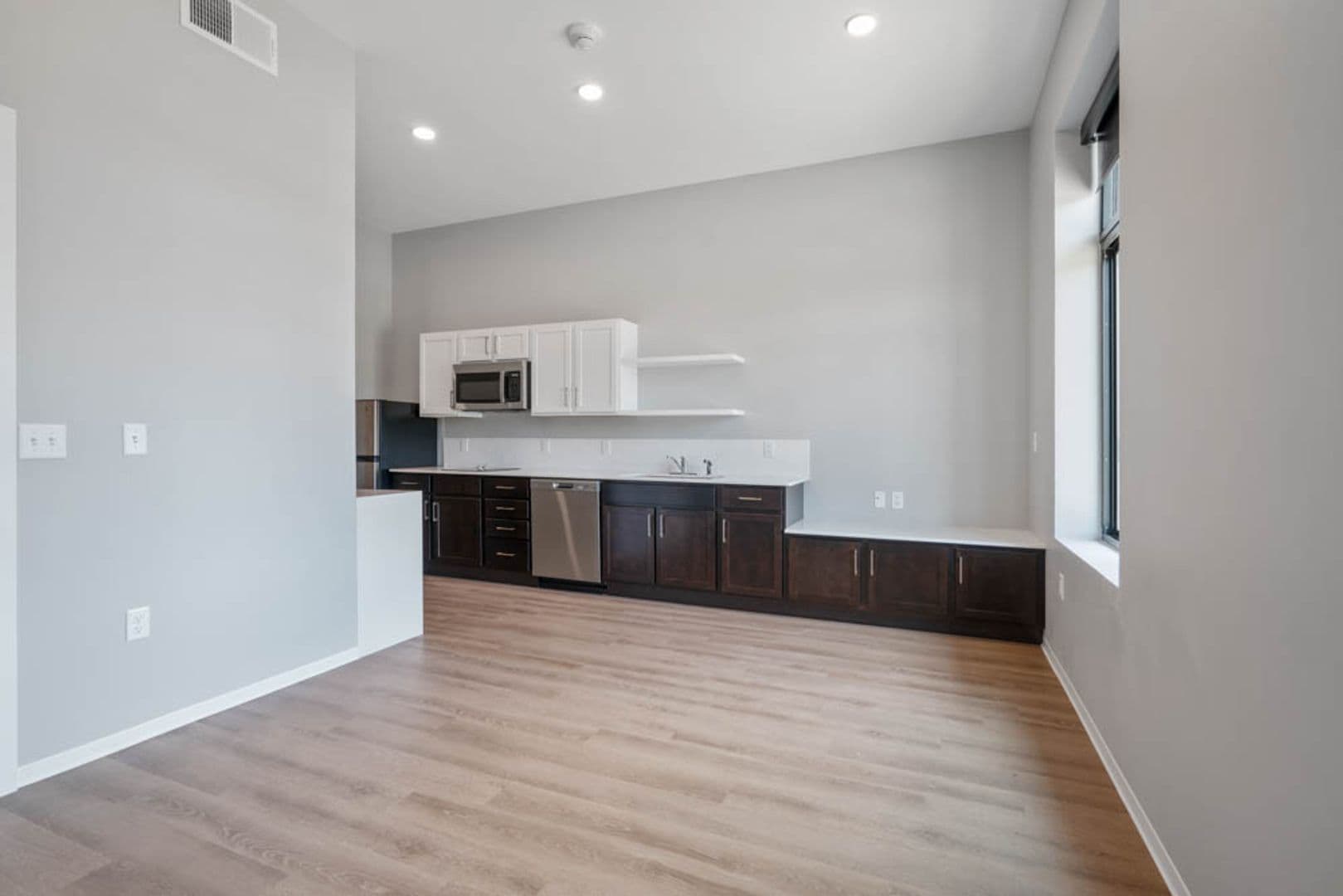 Stevens Point Apartment: 1020 Centerpoint Drive