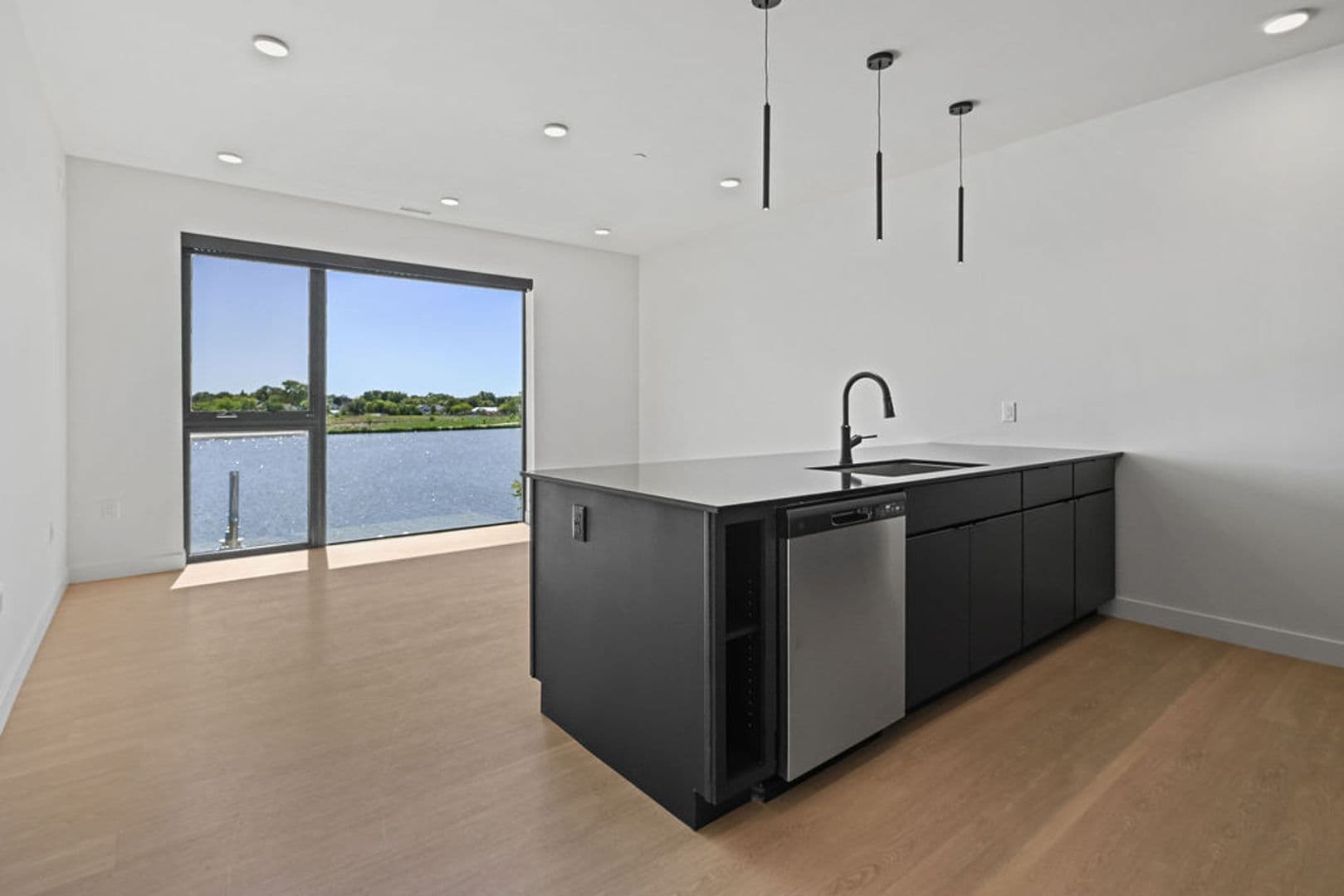 Oshkosh Apartment: 417 Marion Road