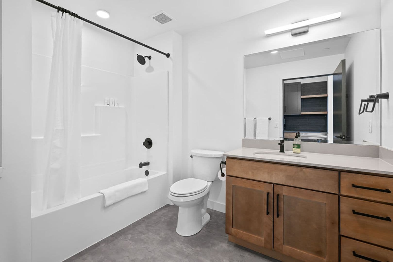 Burlington Apartment: 424 North 3rd Street