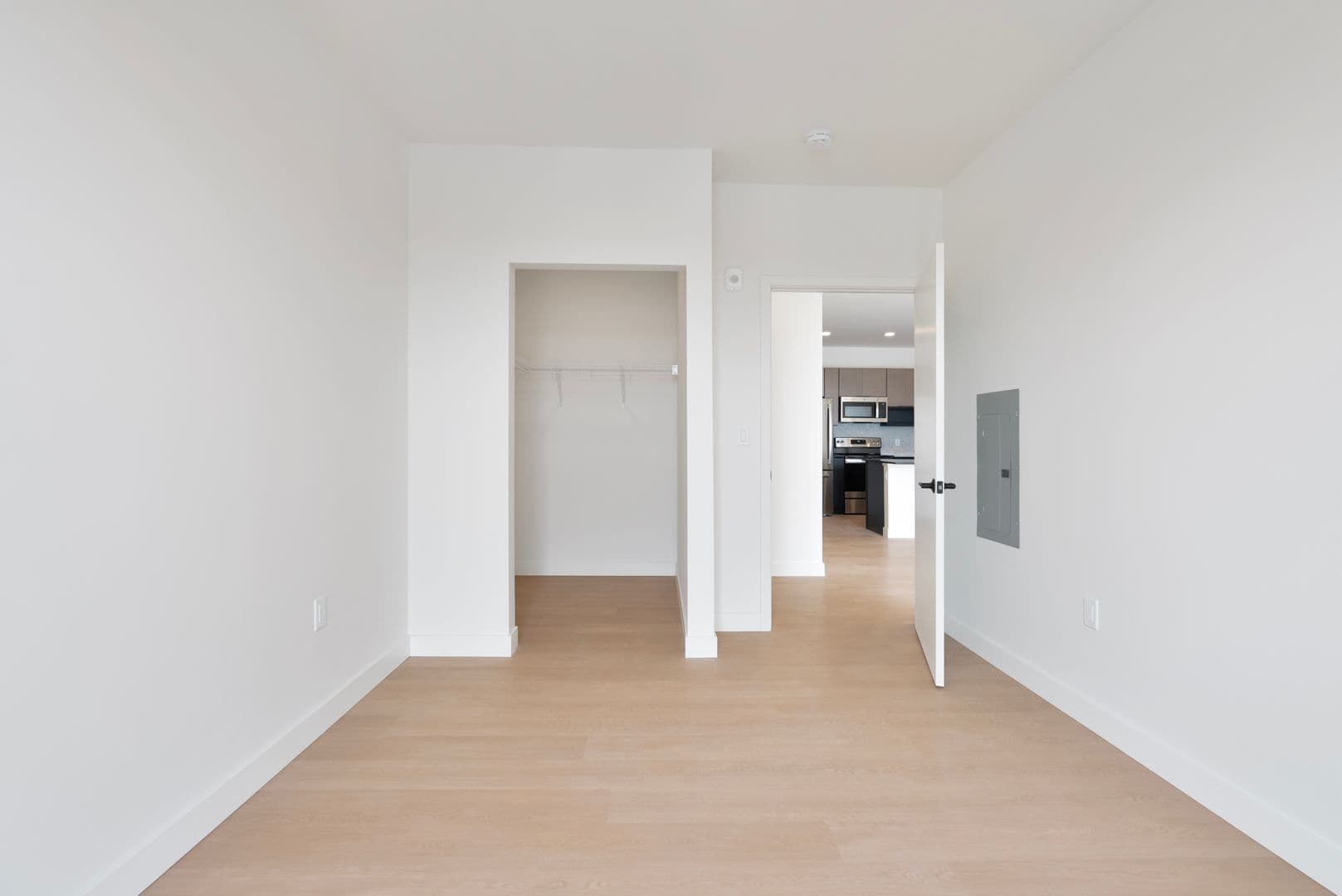 Oshkosh Apartment: 417 Marion Road