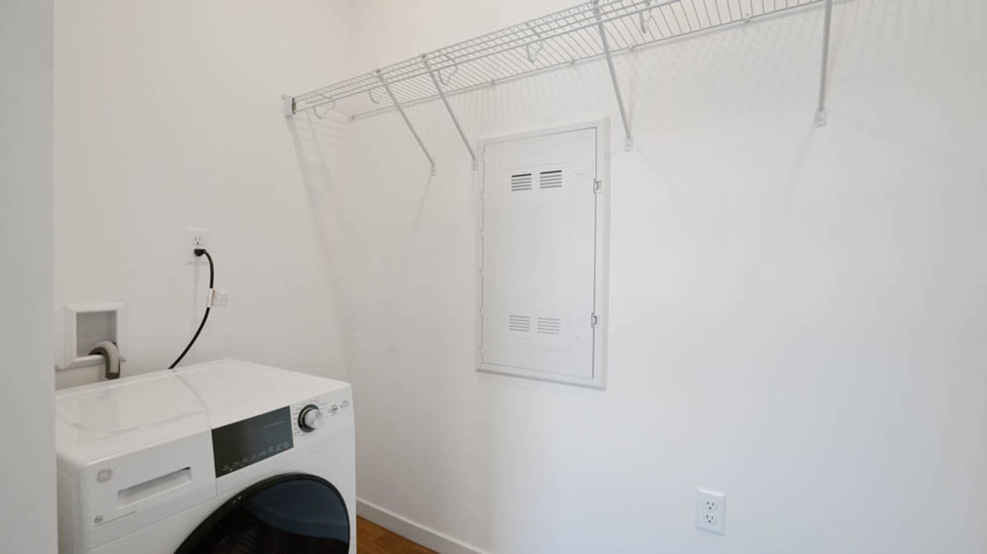Eau Claire Apartment: 100 N Farwell Street