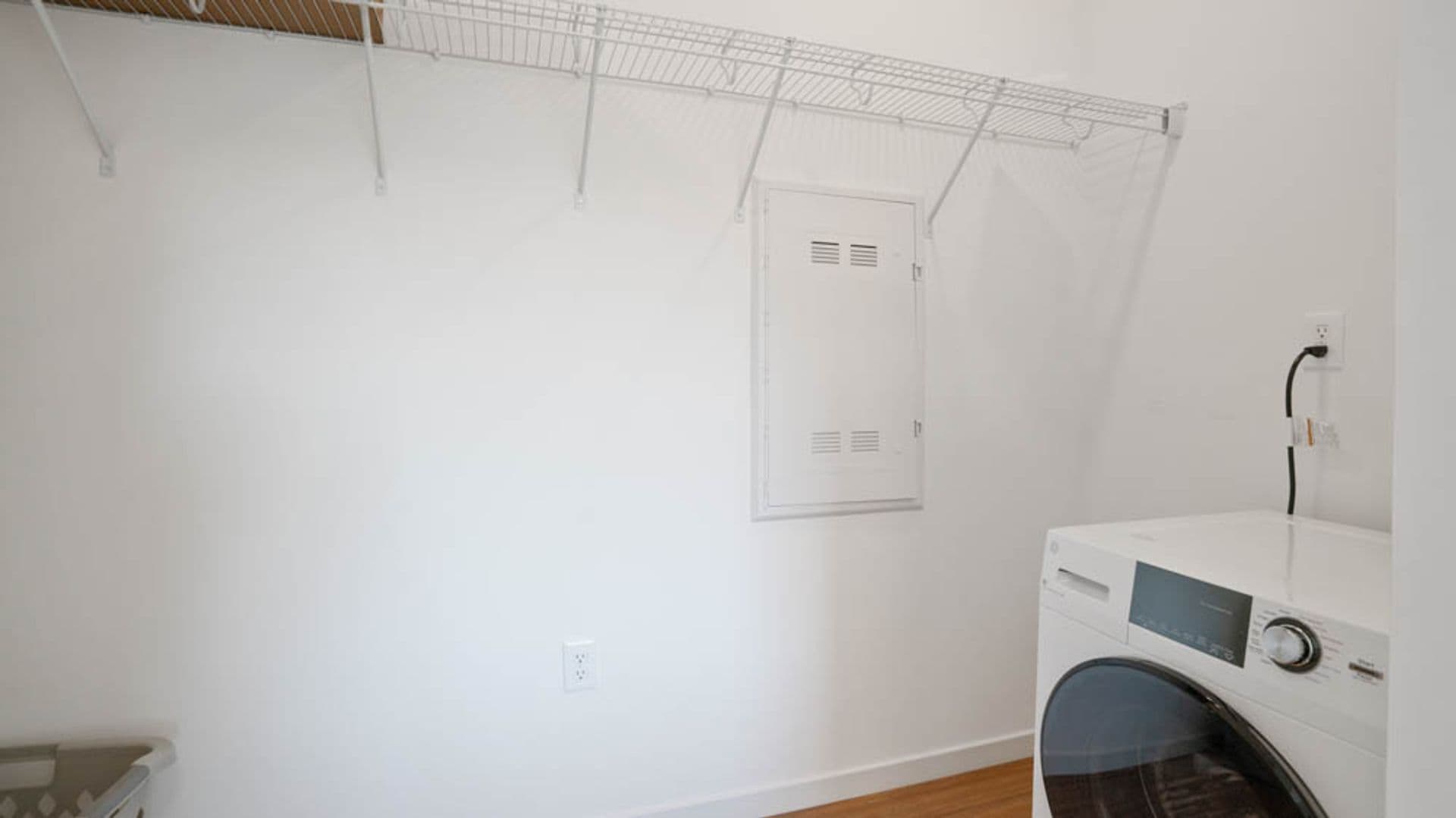 Eau Claire Apartment: 100 N Farwell Street