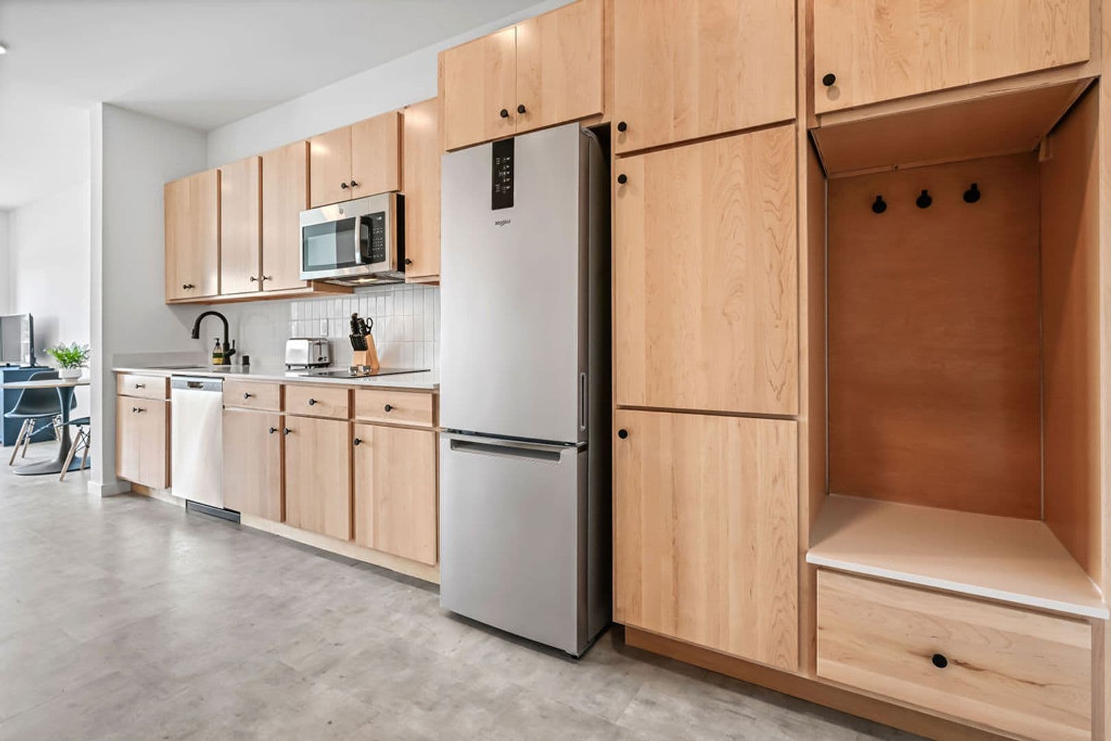 Ashwaubenon Apartment: 686 Mike McCarthy Way