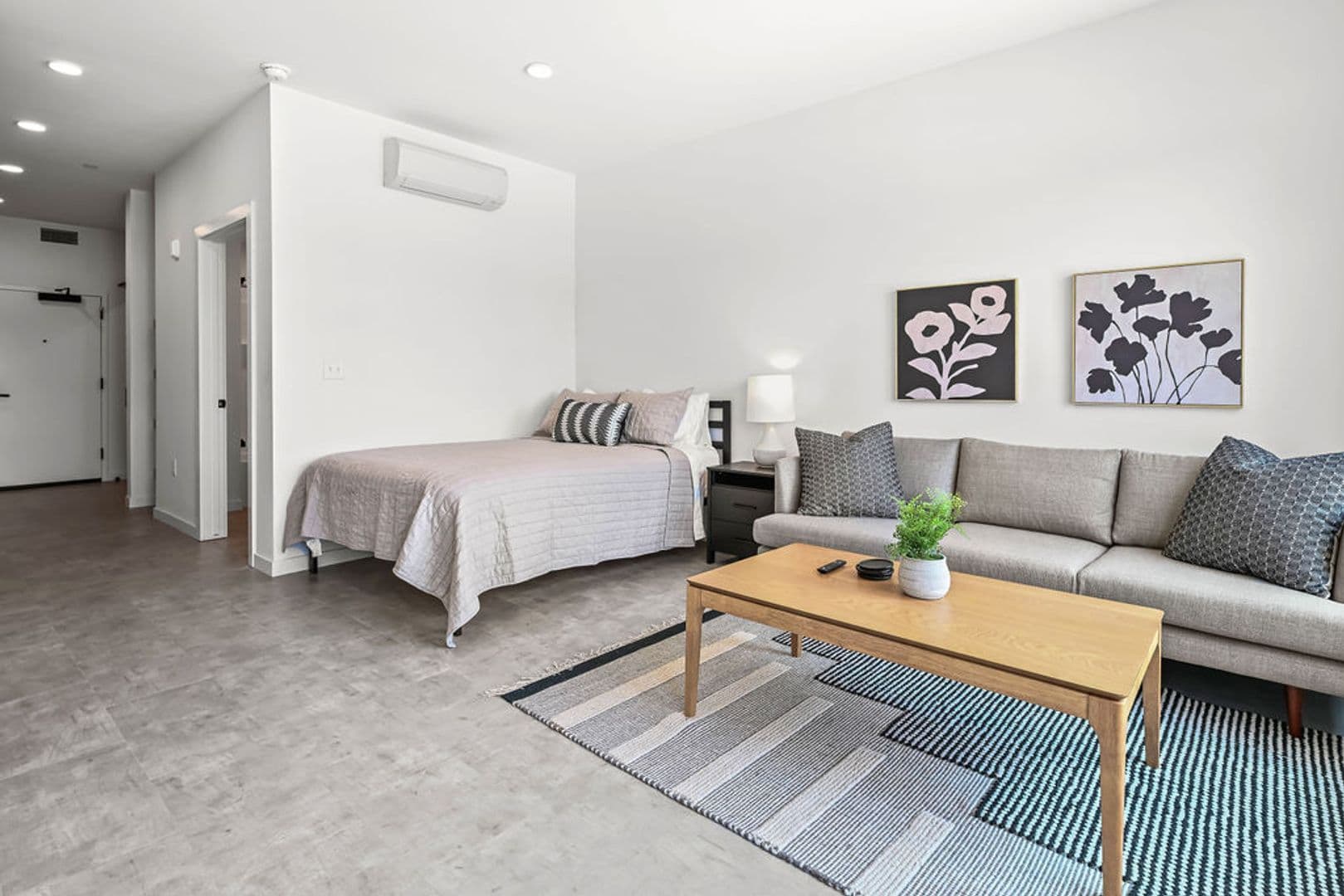 Ashwaubenon Apartment: 686 Mike McCarthy Way
