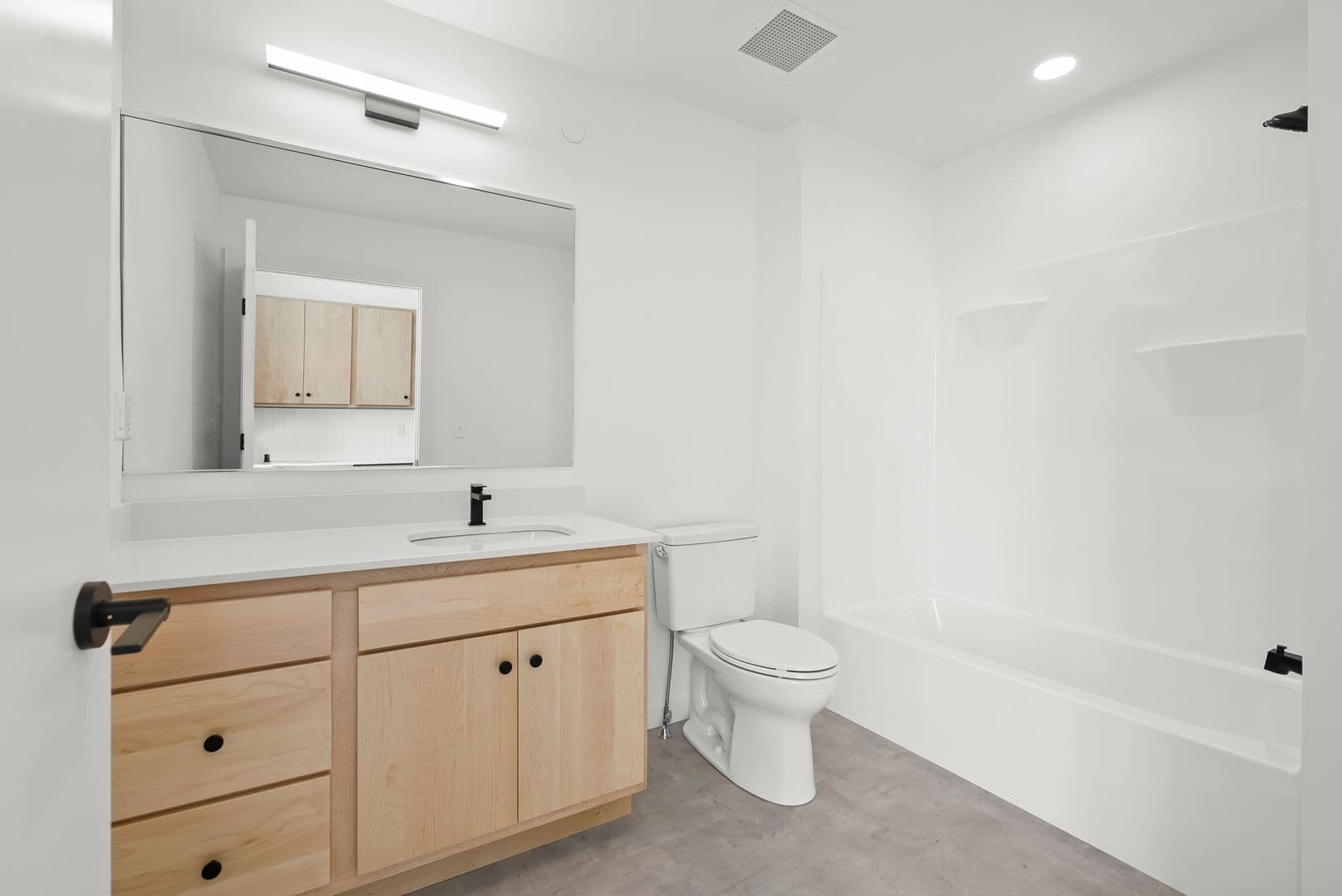 Ashwaubenon Apartment: 686 Mike McCarthy Way