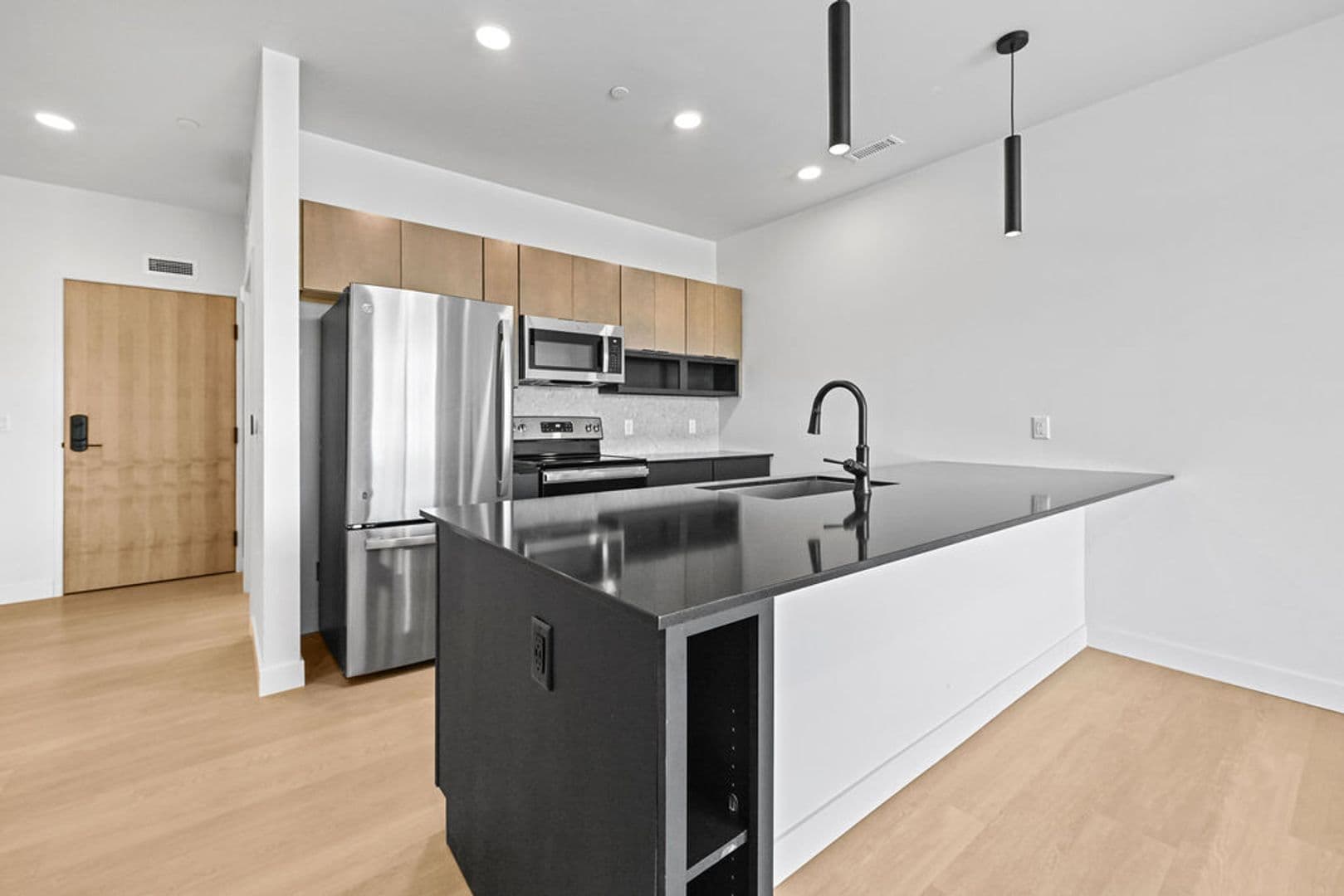 Oshkosh Apartment: 417 Marion Road