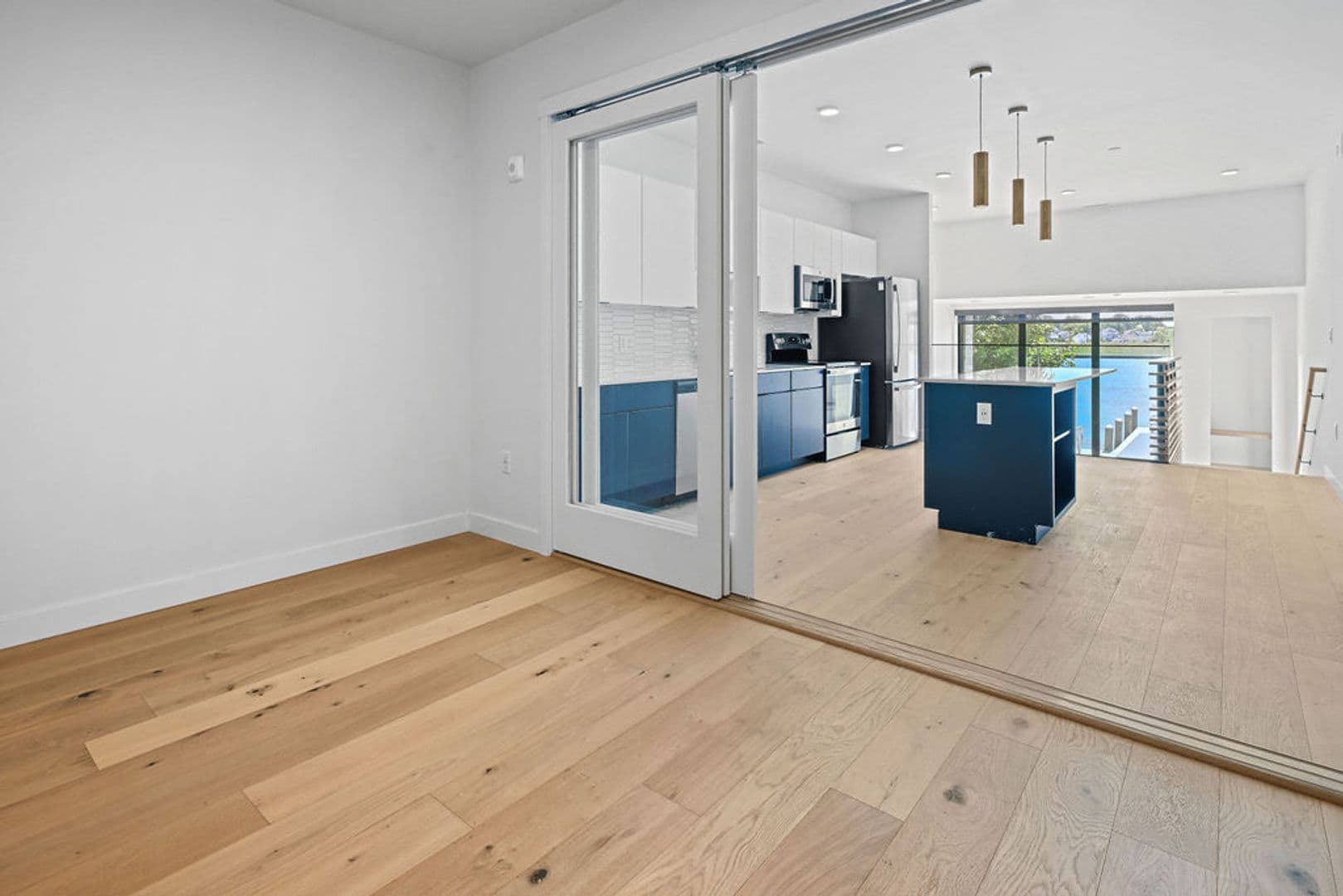 Oshkosh Apartment: 417 Marion Road