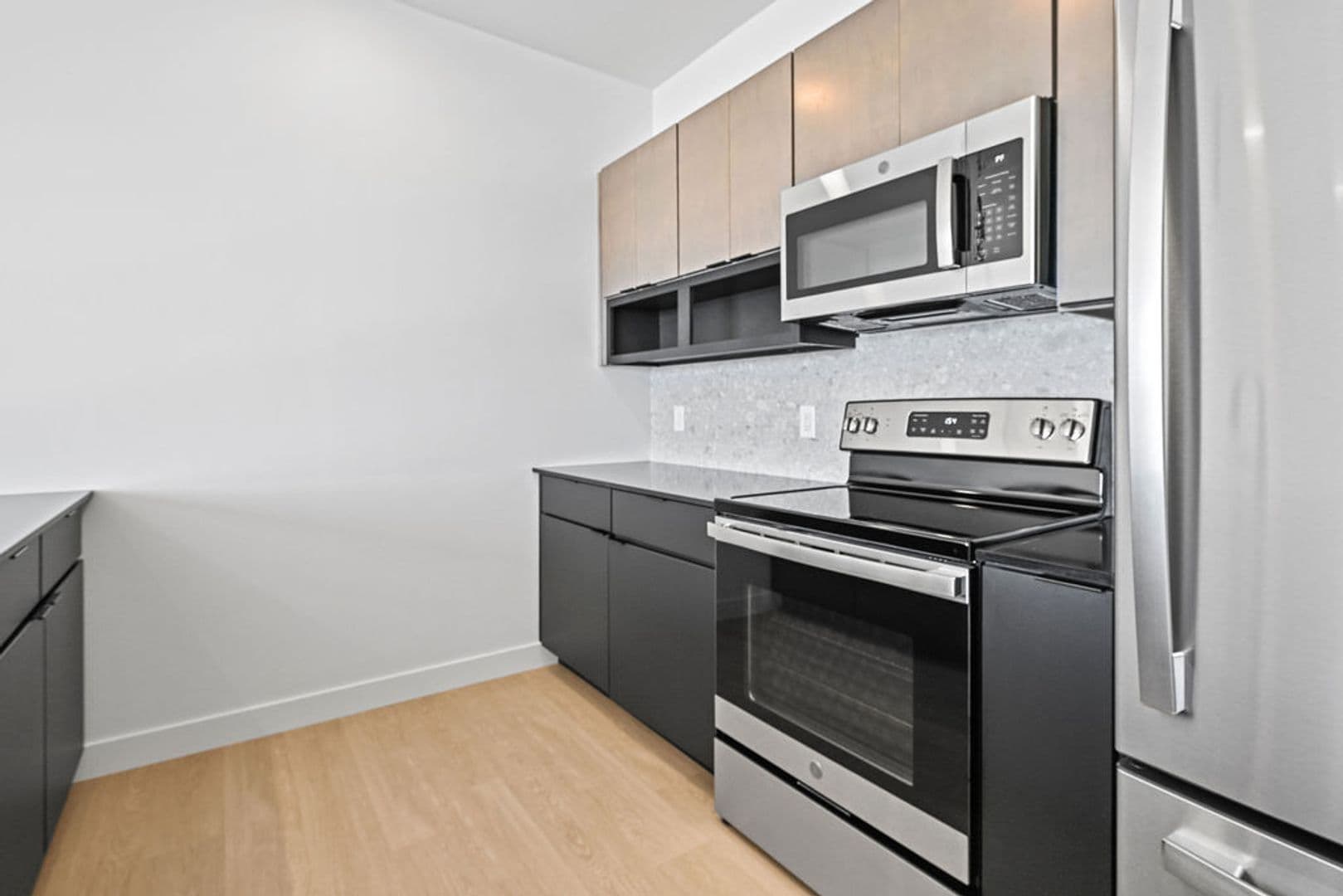 Oshkosh Apartment: 417 Marion Road