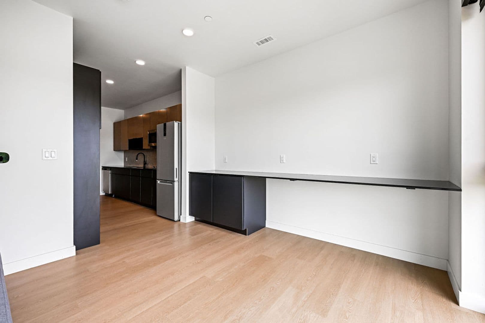 Oshkosh Apartment: 417 Marion Road