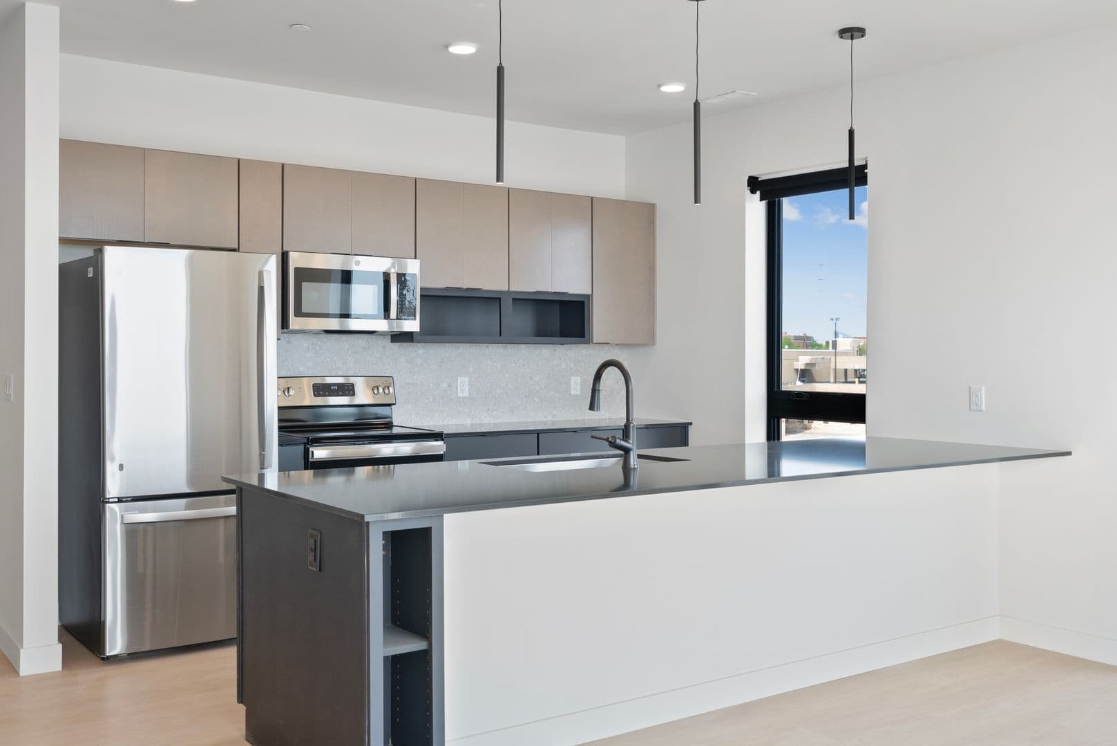 Oshkosh Apartment: 417 Marion Road