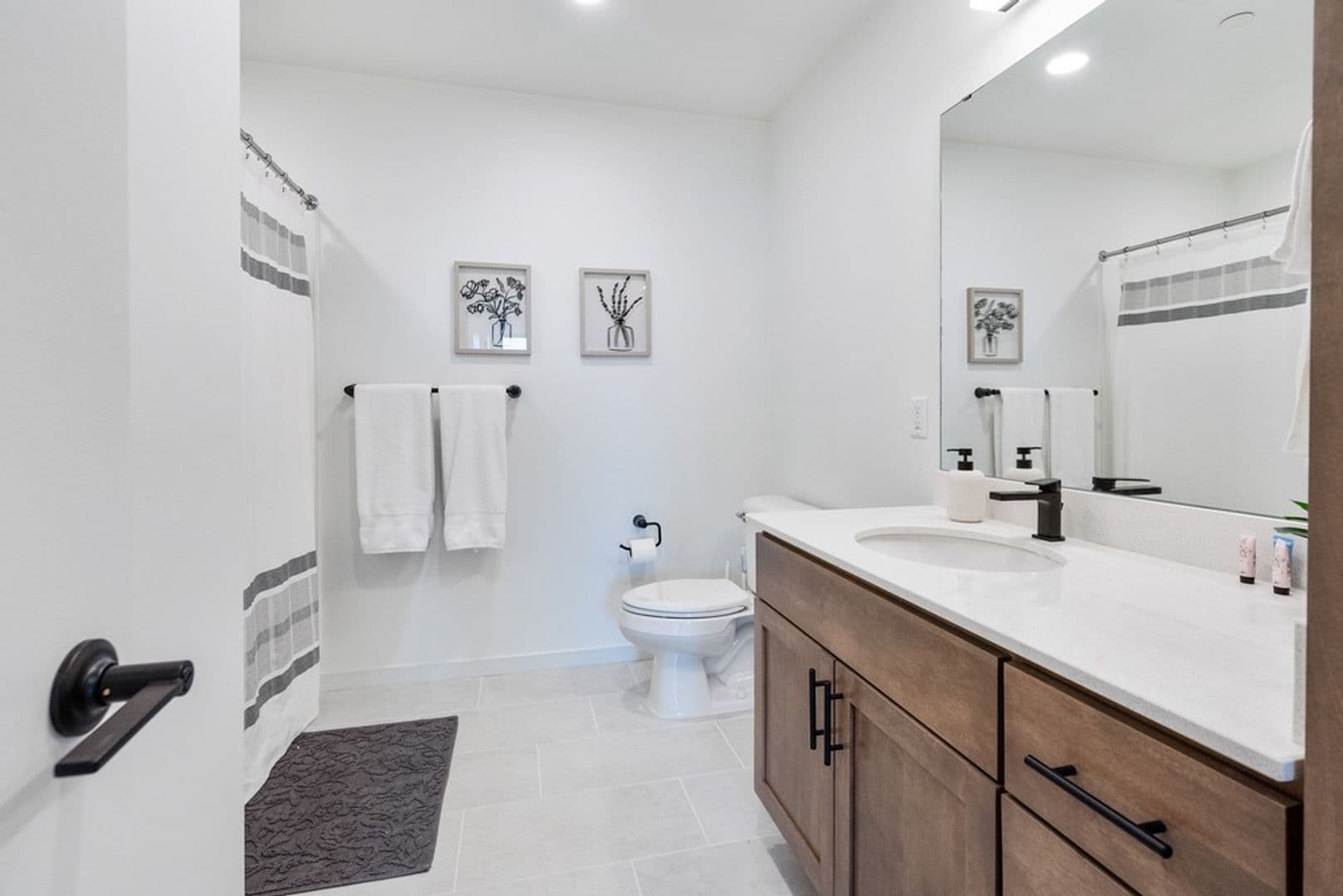 Eau Claire Apartment: 100 N Farwell Street