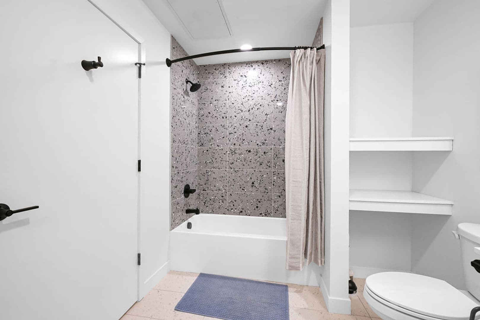 Oshkosh Apartment: 417 Marion Road
