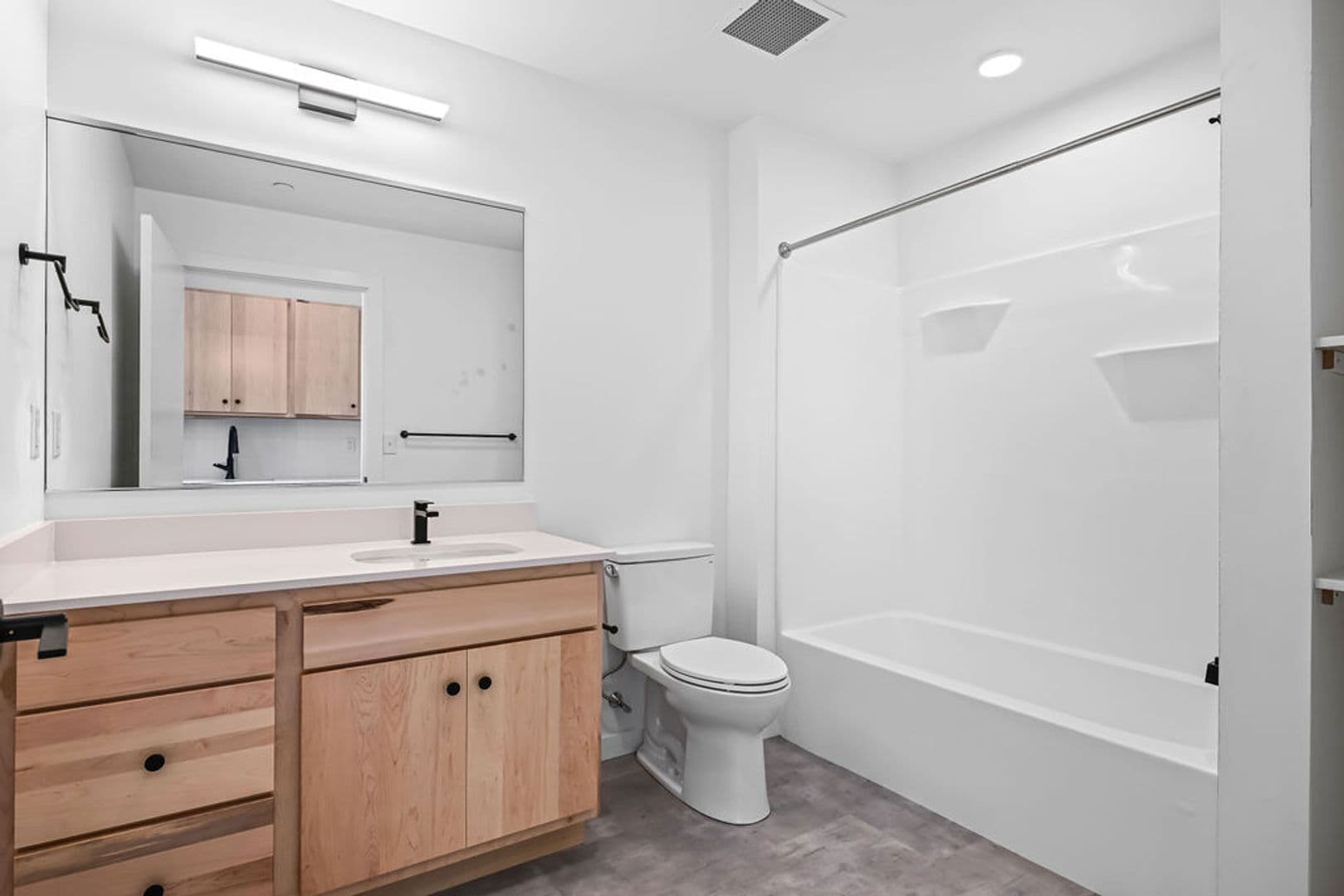 Ashwaubenon Apartment: 686 Mike McCarthy Way