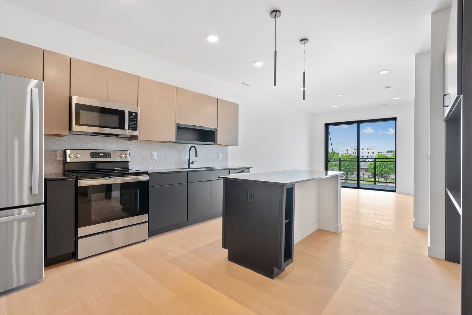 Oshkosh Apartment: 417 Marion Road
