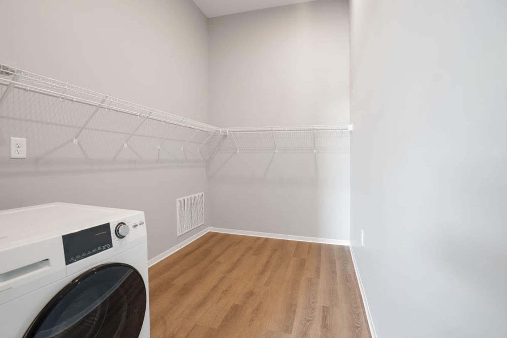Stevens Point Apartment: 1020 Centerpoint Drive