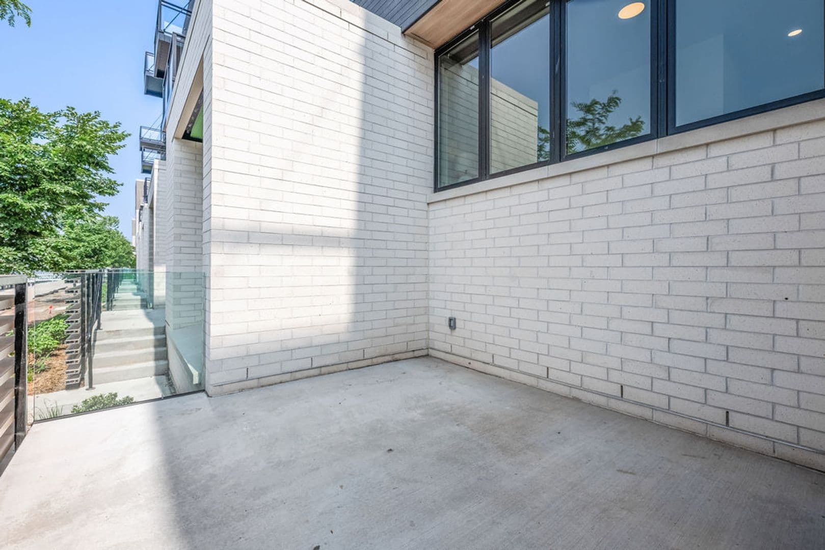 Oshkosh Apartment: 417 Marion Road