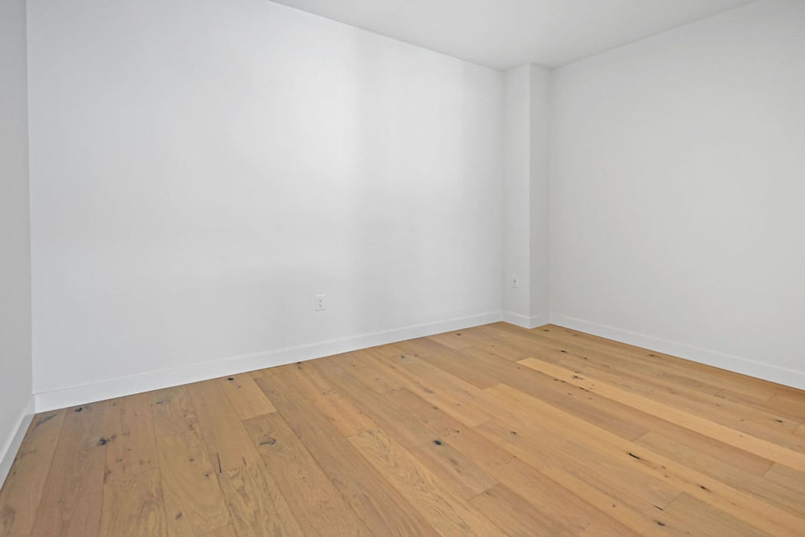 Oshkosh Apartment: 417 Marion Road