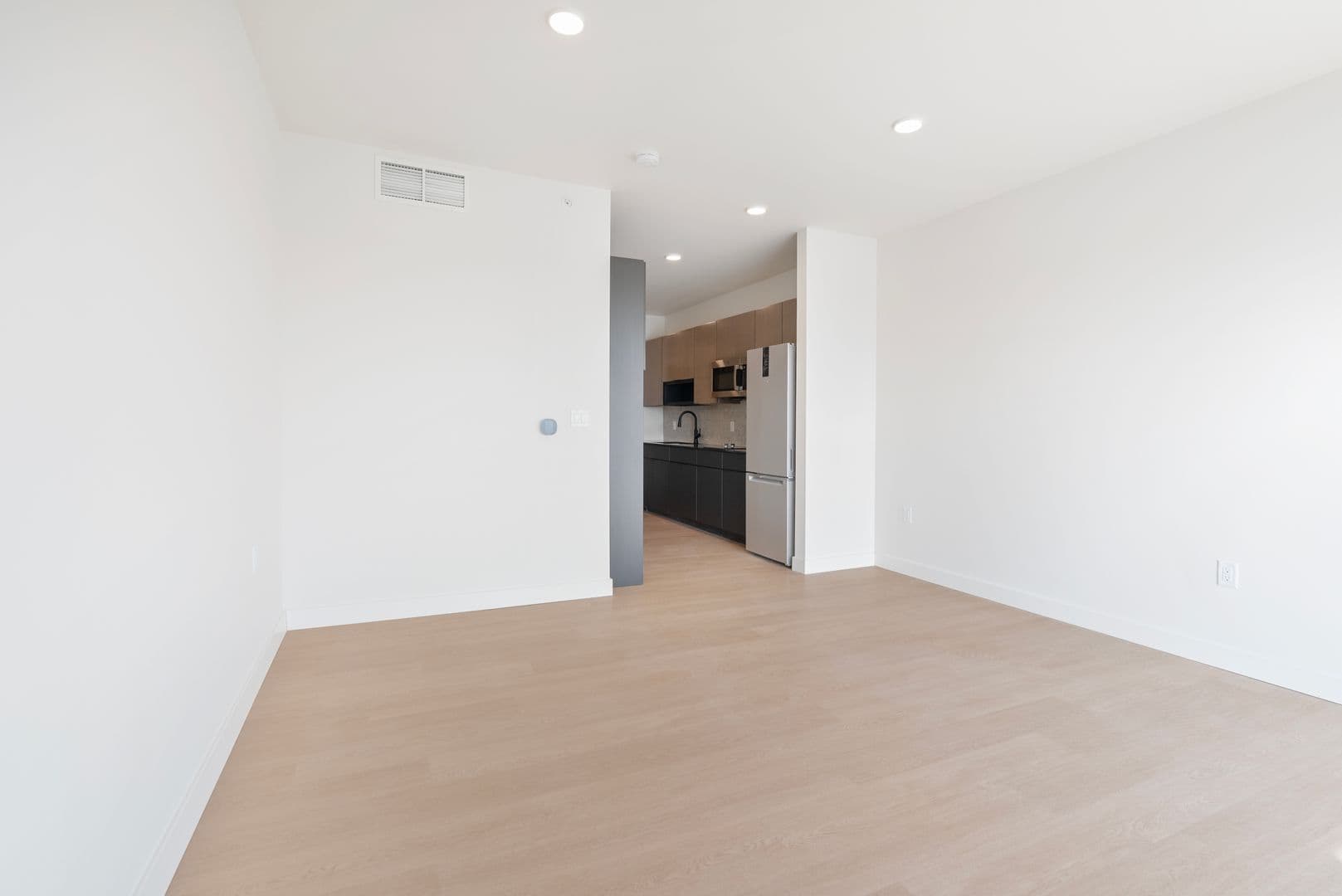 Oshkosh Apartment: 417 Marion Road