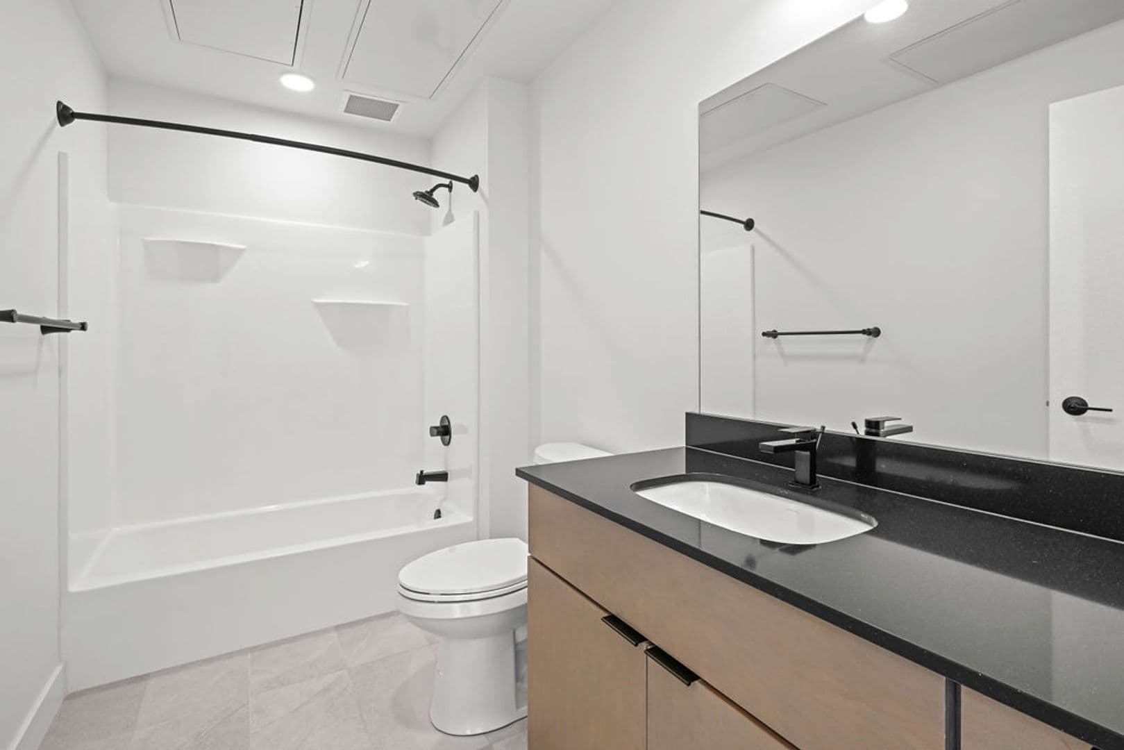 Oshkosh Apartment: 417 Marion Road