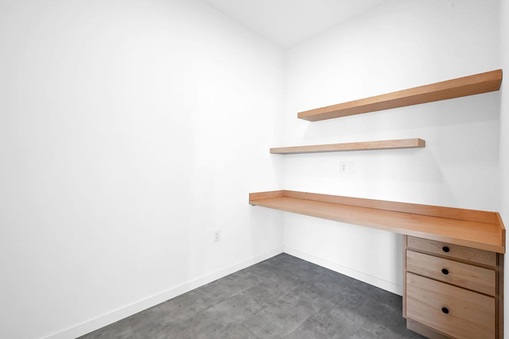Ashwaubenon Apartment: 686 Mike McCarthy Way