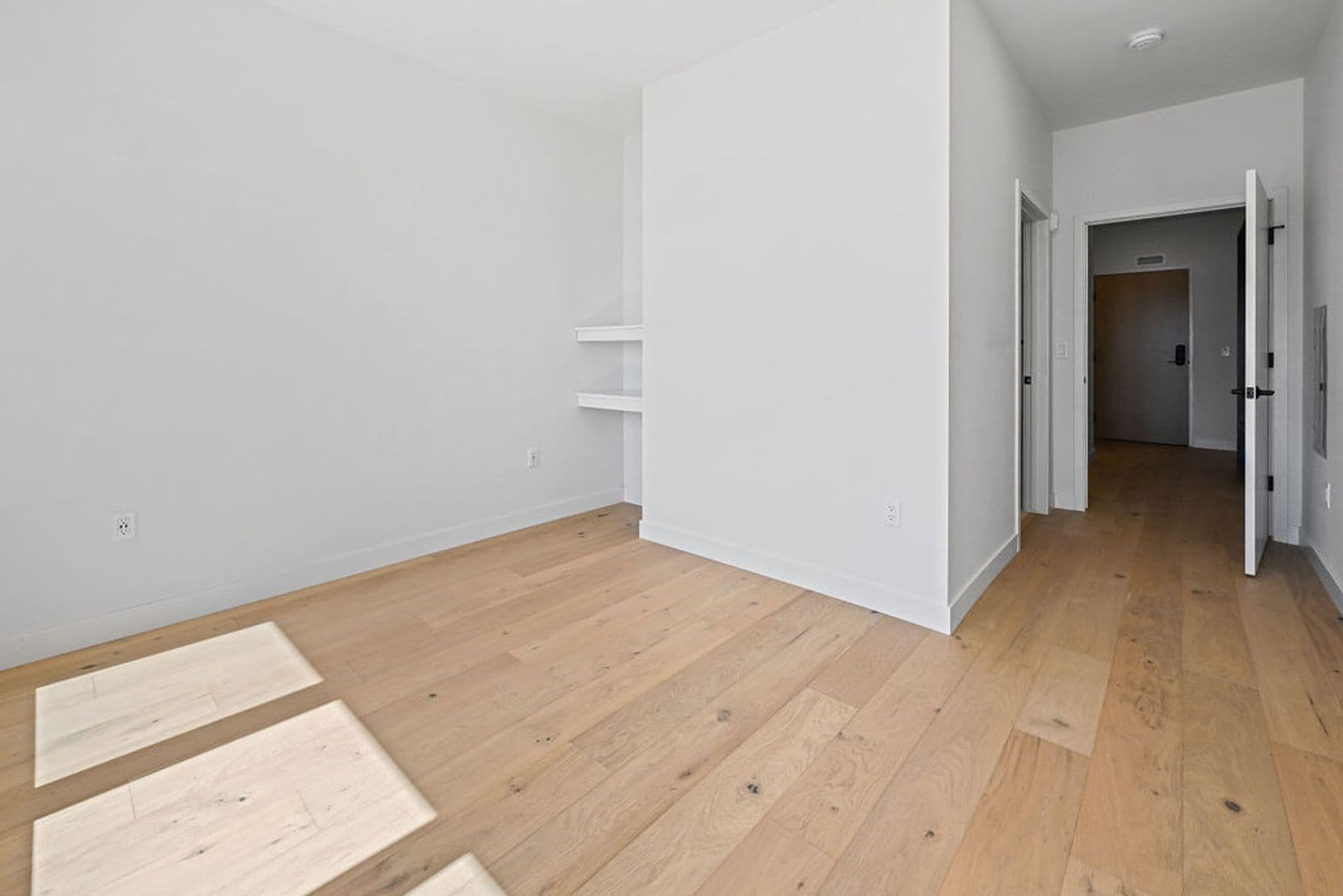 Oshkosh Apartment: 417 Marion Road