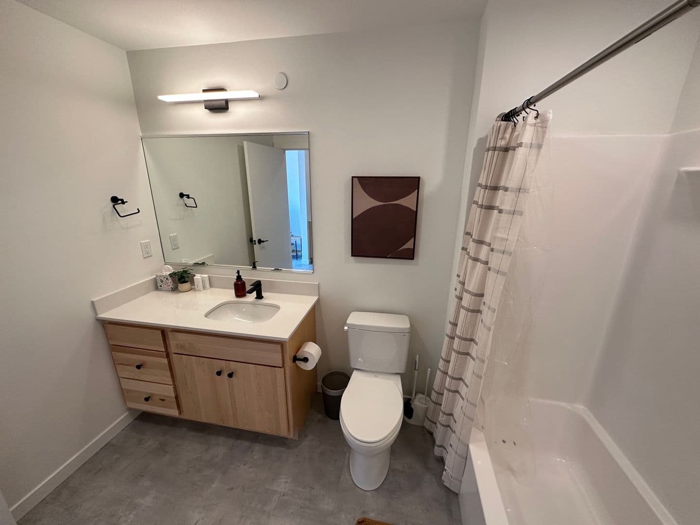 Ashwaubenon Apartment: 686 Mike McCarthy Way