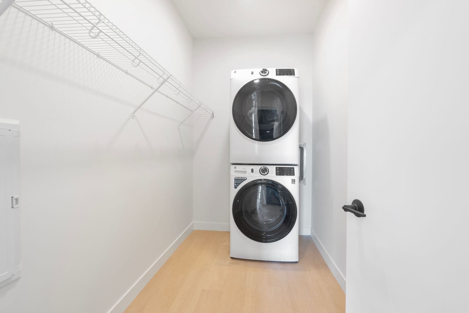 Oshkosh Apartment: 417 Marion Road